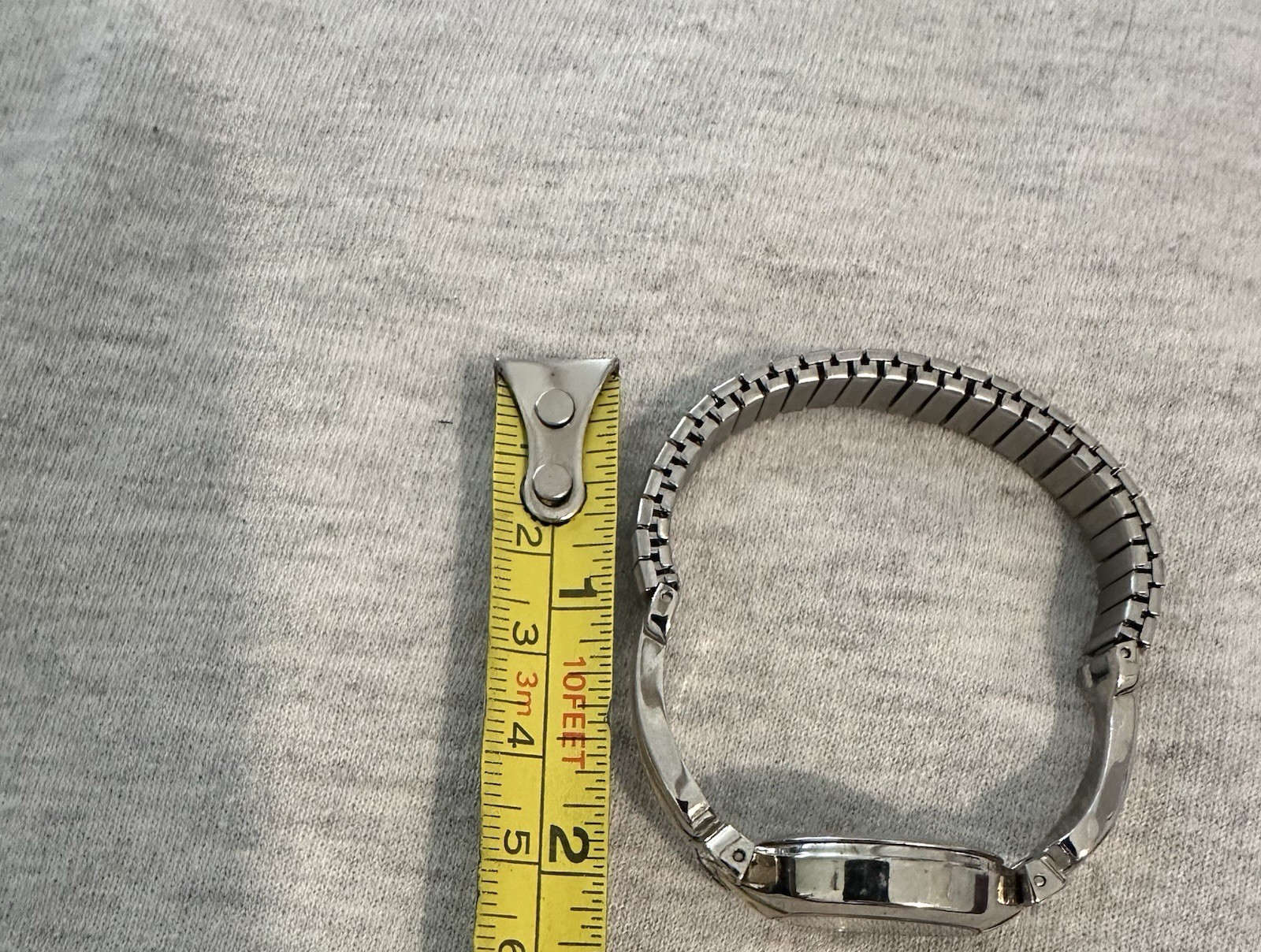 Avon Quartz Women’s Silver-Tone Oval Analog Watch Metal Bracelet Vintage 1990s