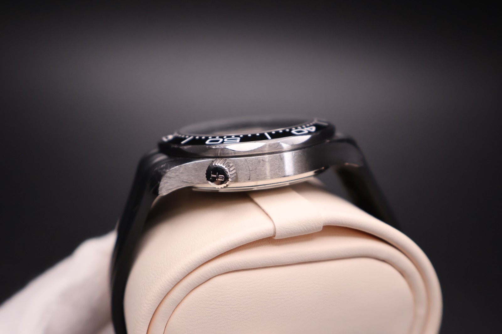 Omega Seamaster Diver 300m 42mm White Dial 210.32.42.20.04.001 Full Set