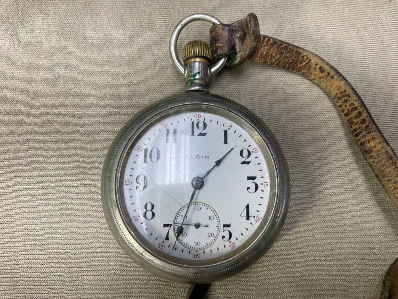 ANTIQUE ELGIN POCKET WATCH 2 1/4″ IN DIAMETER (NEEDS WORK, PARTS ONLY!)