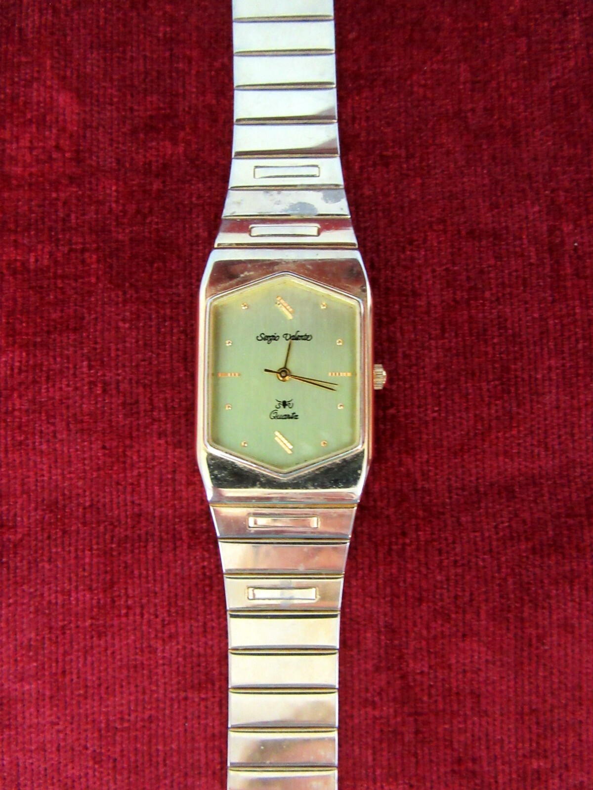 Sergio Valente Gold Dial Gold Tone Quartz Men’s Wrist Watch – Needs Battery
