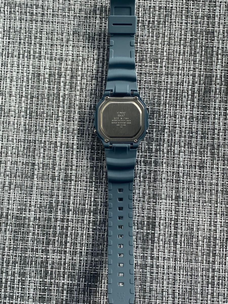 CASIO ILLUMINATOR digital wristwatch W 218H navy