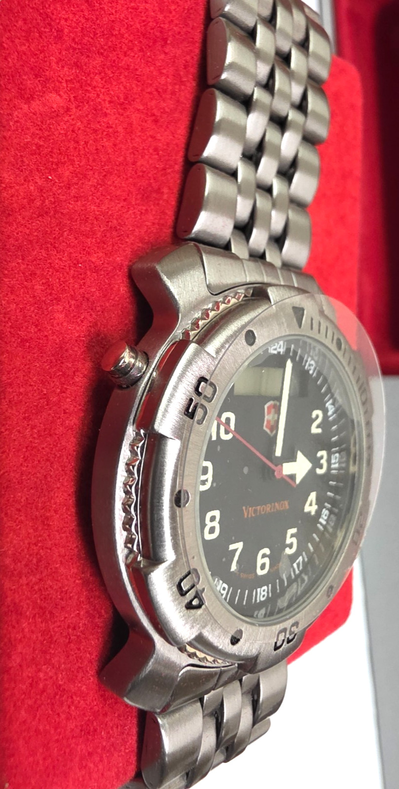 Victorinox Swiss Army Summit Stainless St Black Dial Men’s Watch model 35098 NIB