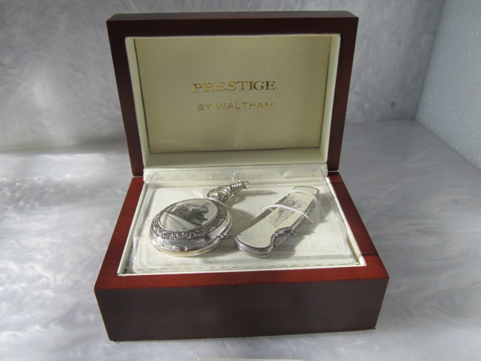 BEAUTIFUL VINTAGE PRESTIGE BY WALTHAM RAILROAD POCKET WATCH & FOLDING KNIFE SET