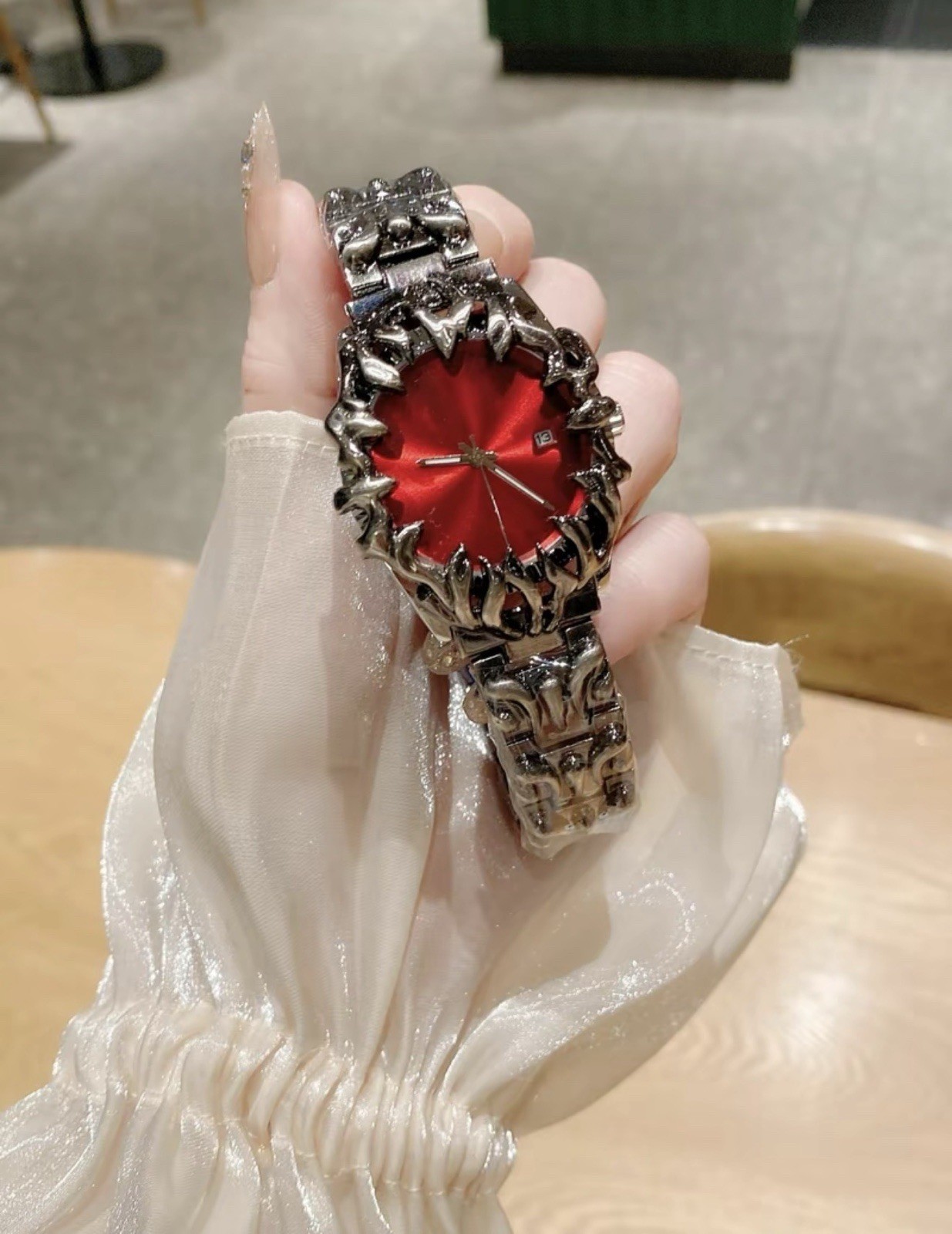 Millennium Alien Watch, Style High-End Creative Design, Carved Trendy