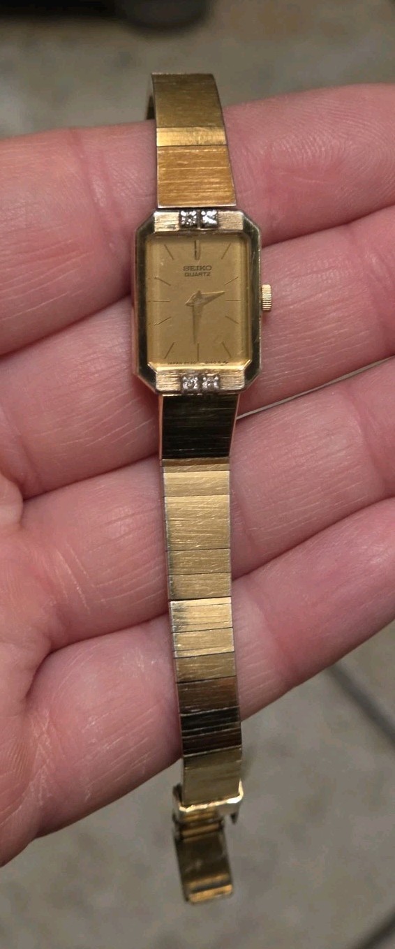 Vtg SEIKO Womens 2E20-5099 Diamond Bezel Gold Dial 14mm Quartz Watch, 7 1/4″