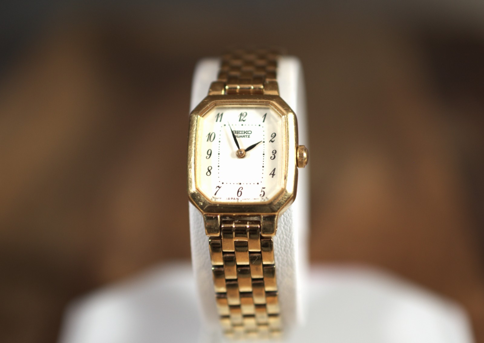 Seiko Quartz Ladies Watch Gold Tone Octagonal White Dial V400-5608 – TP-1583