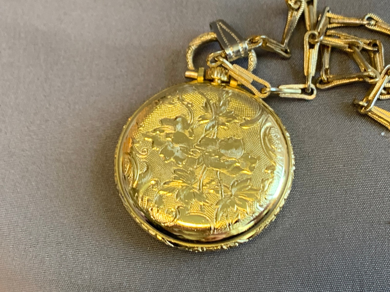 Vtg Taylor Jewelry Co Pocket Watch Pendant 24.5″ Necklace 1 Jewel Swiss *RUNS*