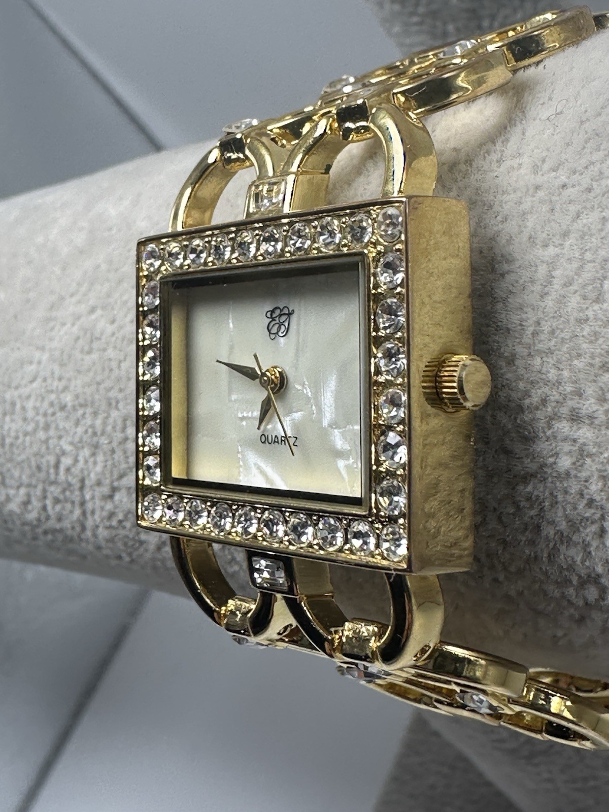 Elizabeth Taylor White Diamonds Ladies Watch New Battery 29MM 7.75″ S24