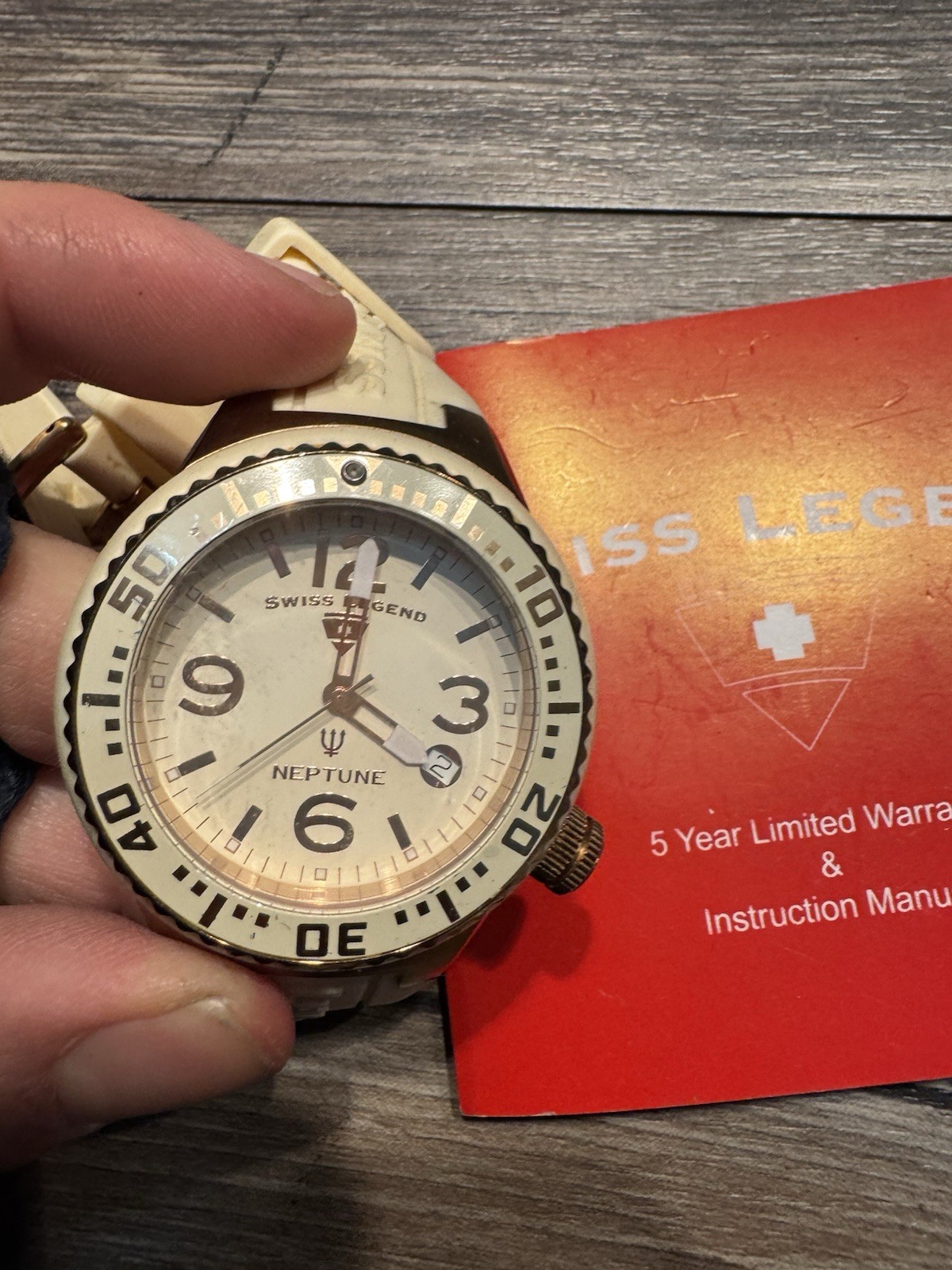Swiss Legend Neptune WR100M Watch White & Gold Tone Screw Down Crown Needs Batt