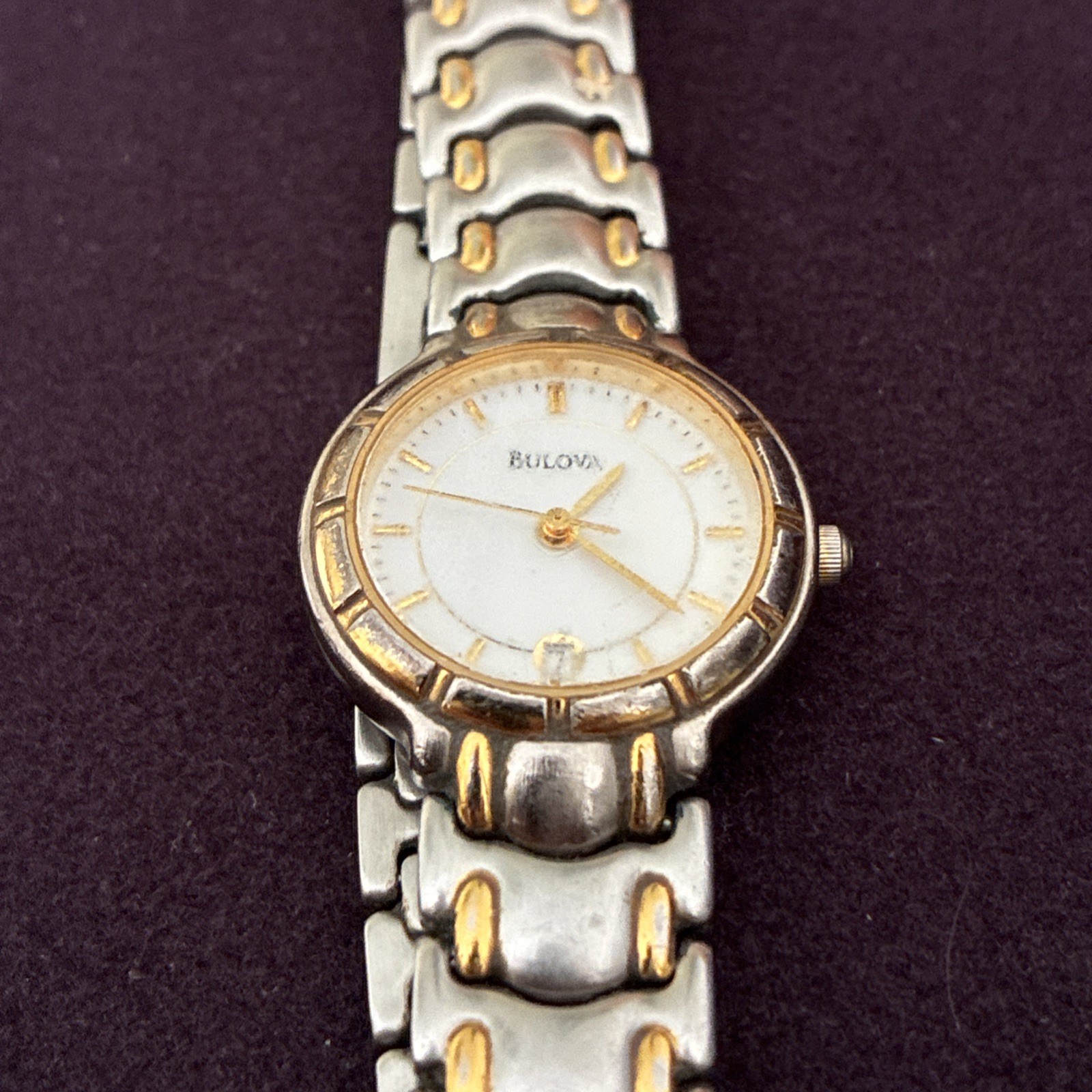 Bulova vintage ladies battery operated wristwatch – Free SHIP – Needs Battery