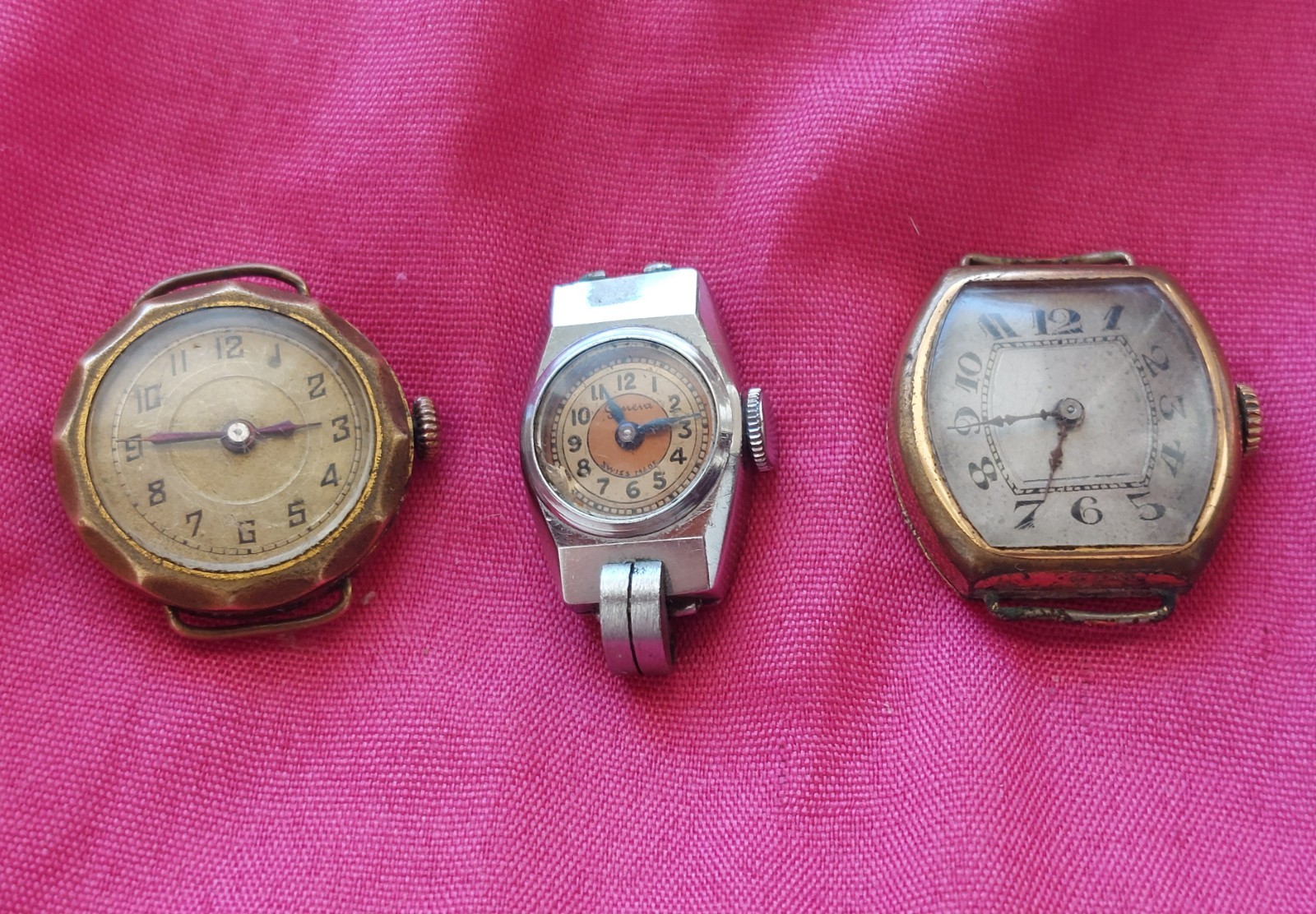Lot of 3 Antique Wristwatches. Art Deco. – Metal Gold-plated/Steel [30mm] – Lady