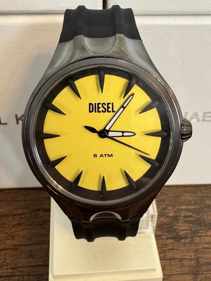 DIESEL STREAMLINE DZ2201 YELLOW SEMI-GLOSS DIAL SILICONE STRAP 44MM MENS WATCH