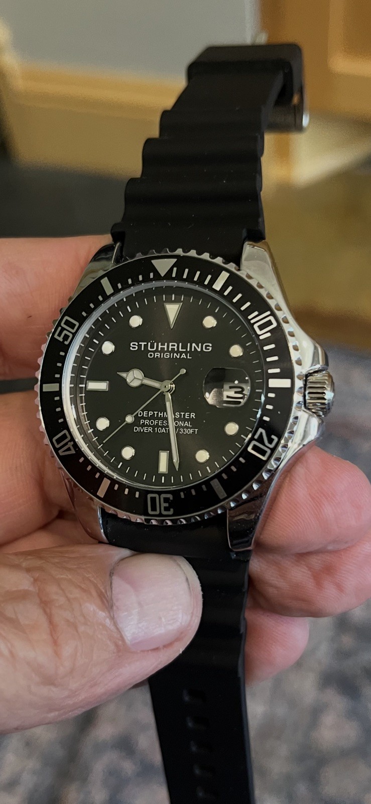 Stührling Original Depthmaster Quartz Diver 200m Black Dial Rubber Strap Date