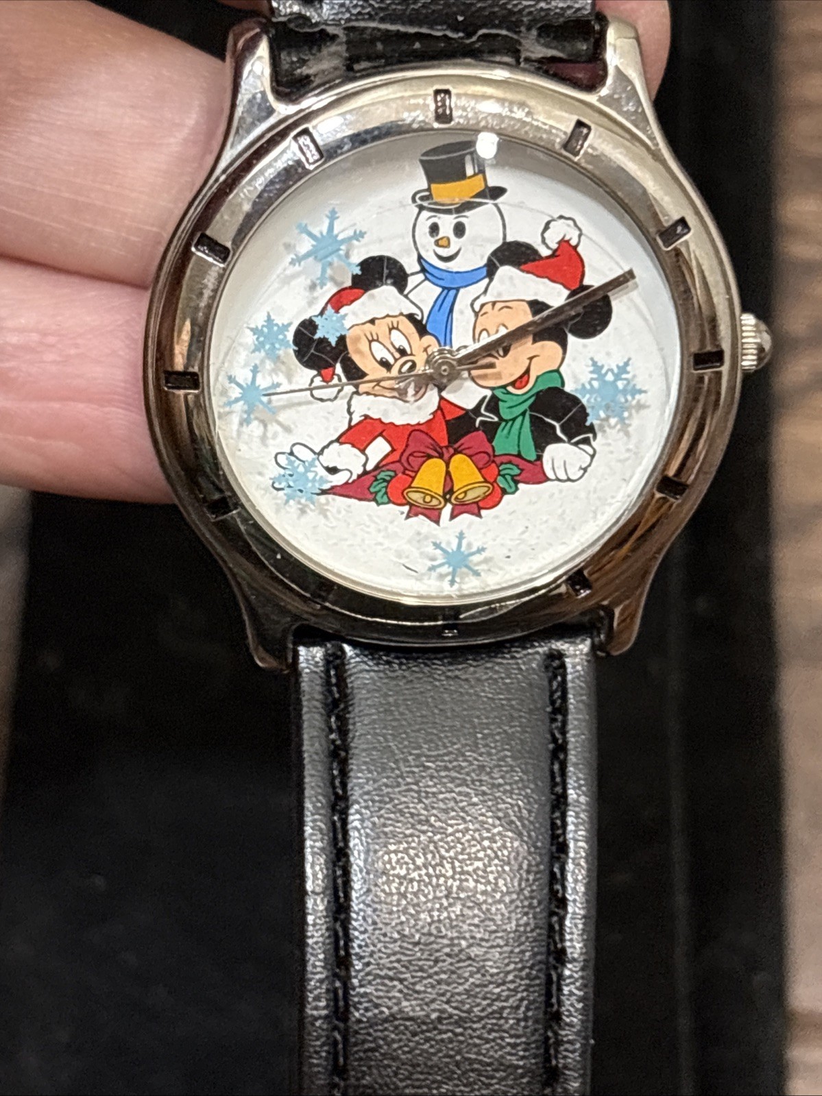 Mickey & Minnie Mouse 1997 Cast Holiday Celebration Snowman Mickey & Minn Watch