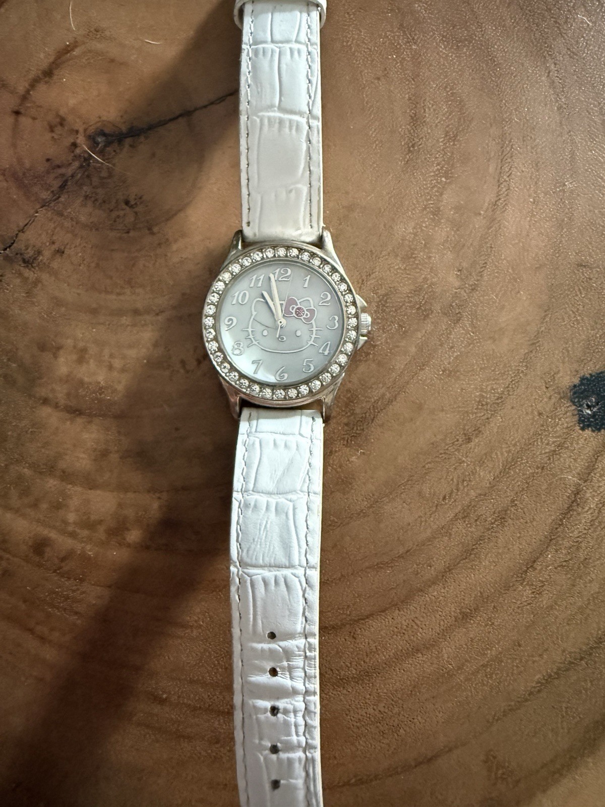 Vintage Sanrio Hello Kitty Women’s Analog Quartz Watch Silver Dial Gem Bezel