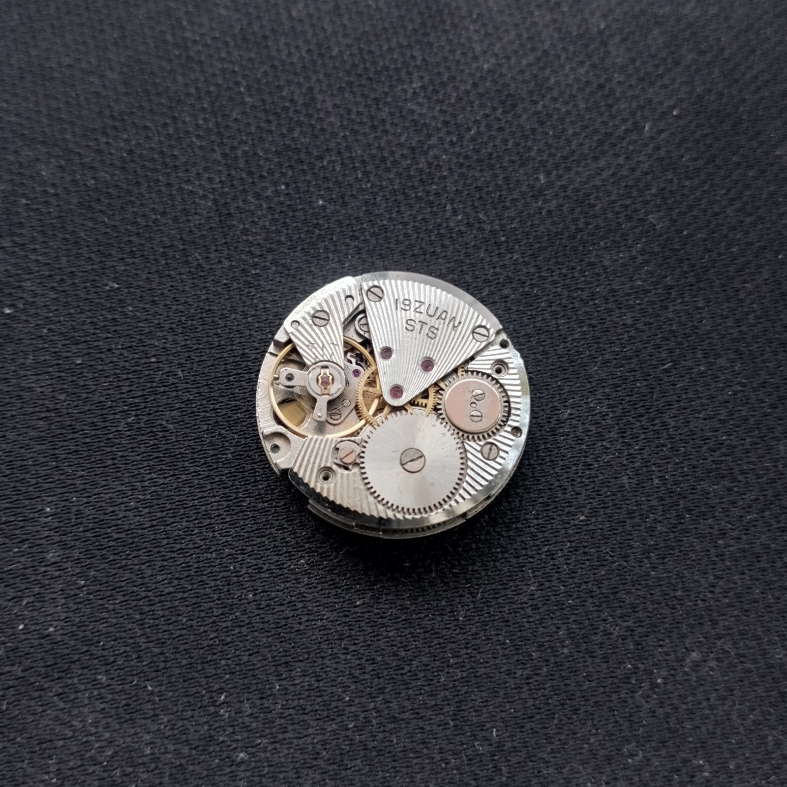 Vintage Rare Shanghai STS 19 zuan movement running made in china