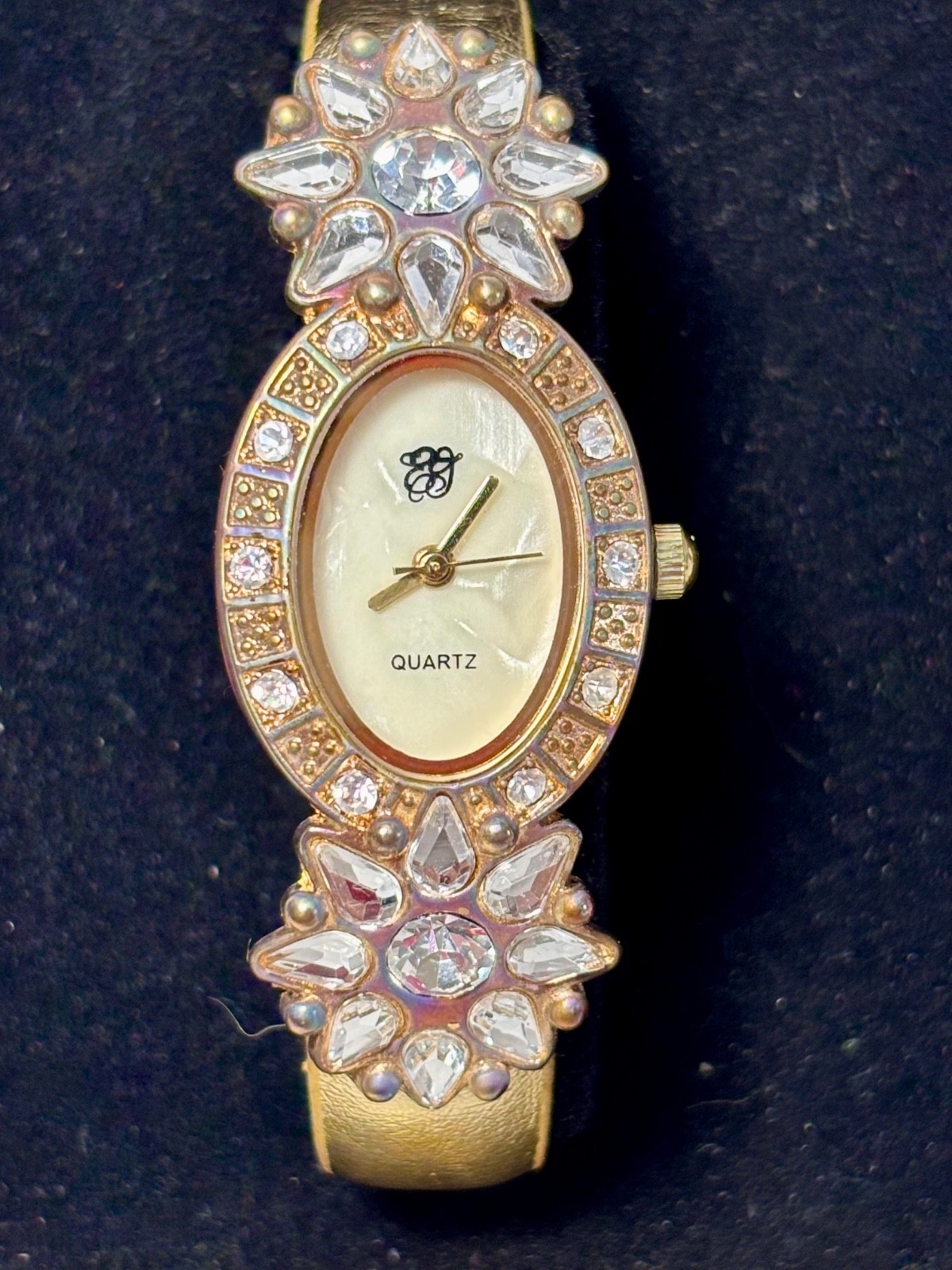 ELIZABETH TAYLOR WHITE DIAMONDS Floral Rhinestone Gold Tone Watch in Box