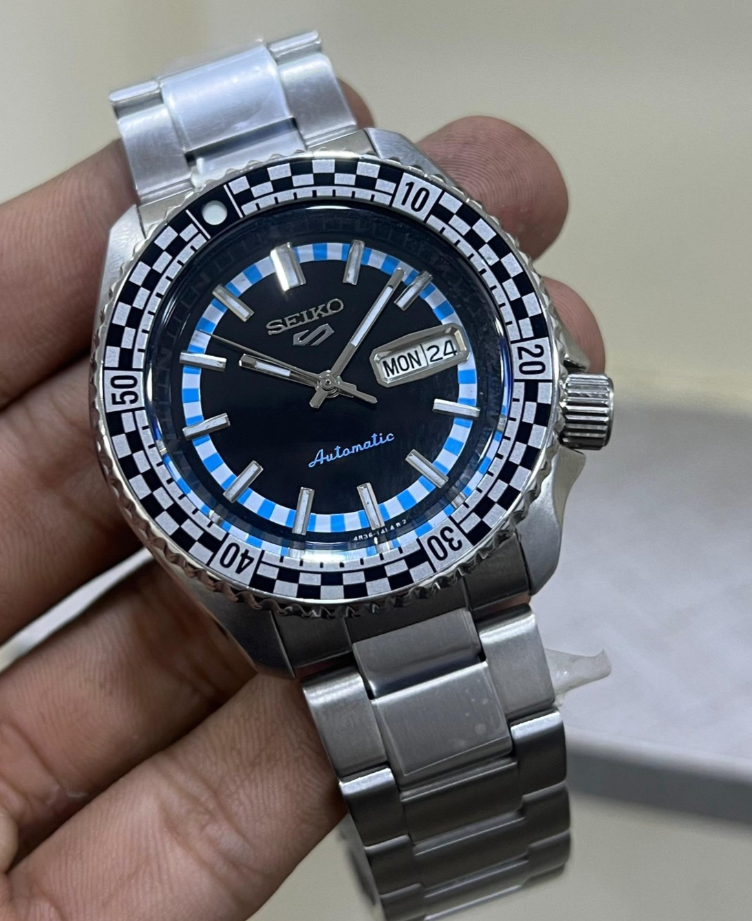 Seiko 5 Sports Diver-Style Automatic 7S26 Black Dial | Day-DateStainless steel