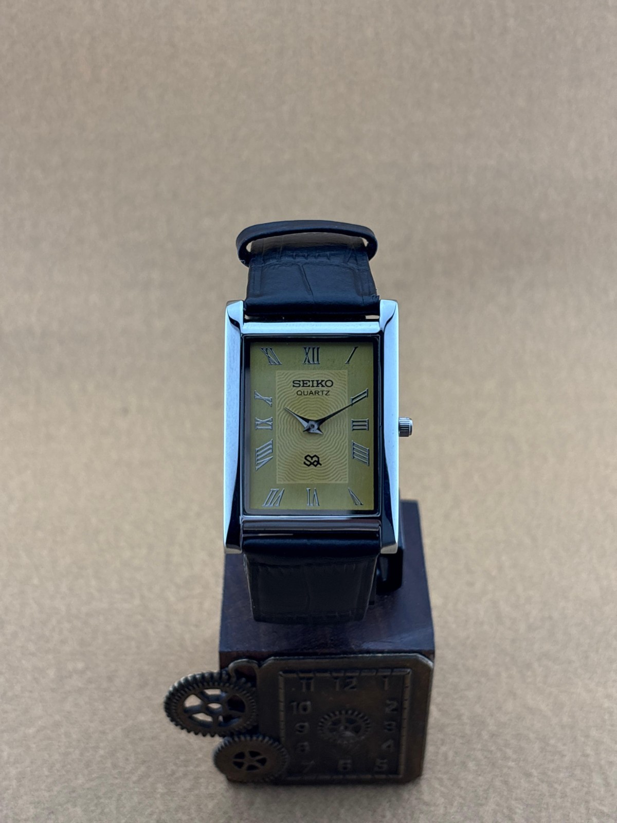 RARE YELLOW SILVER Vintage Seiko Slim Quartz Men’s Wristwatch