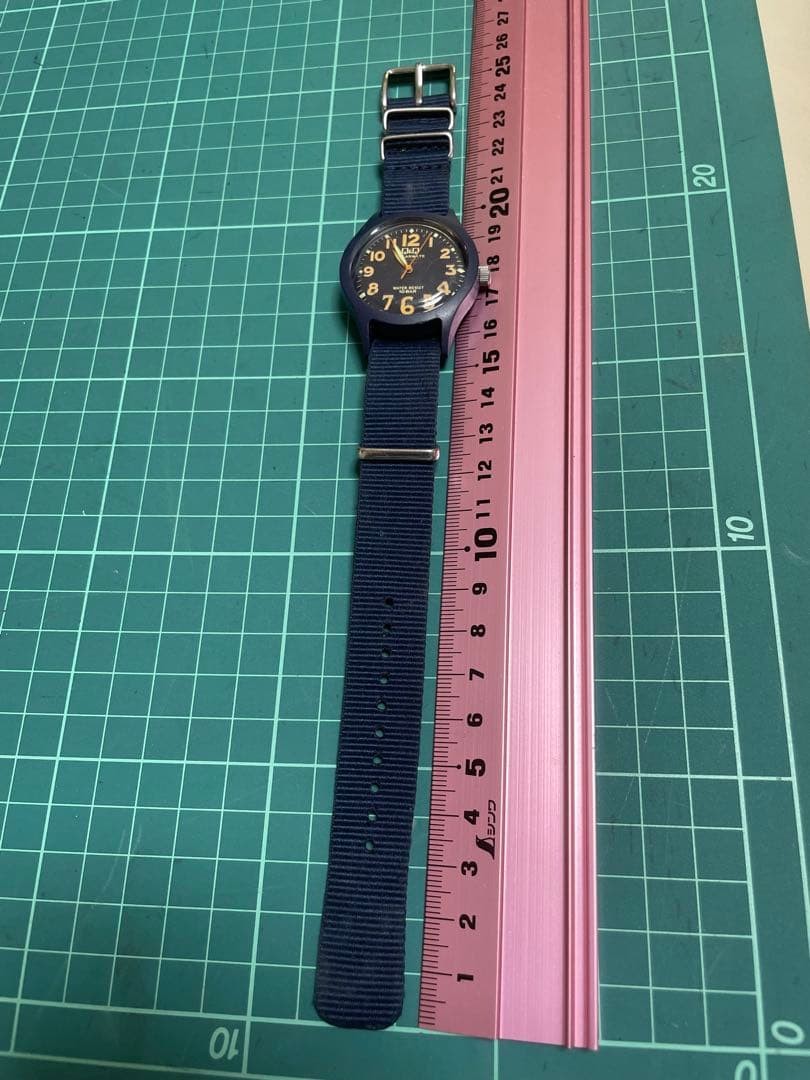 Working condition, excellent condition solar-powered wristwatch, Citizen Q&Q