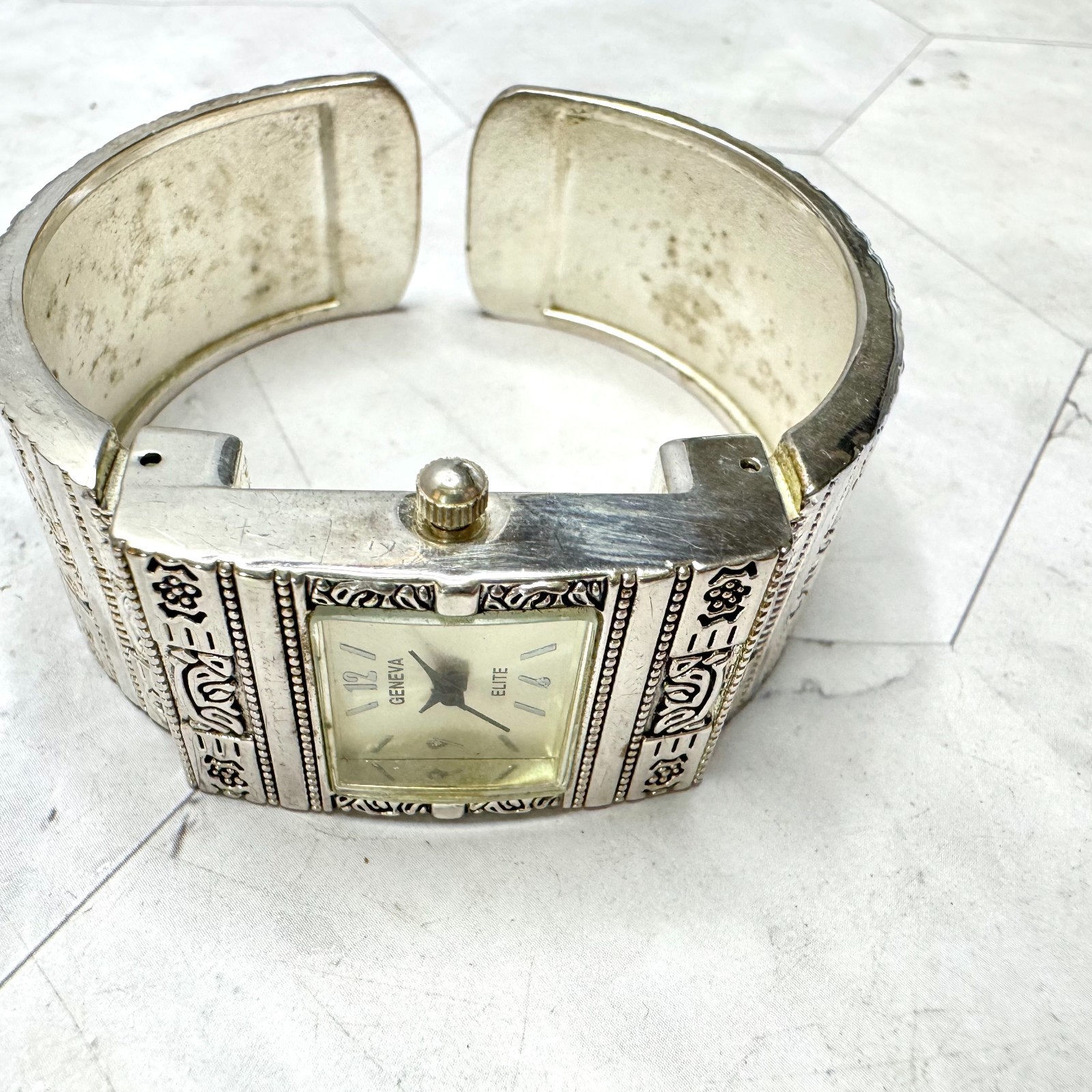 NEW Geneva Elite Women’s Watch Silver Tone MOP Cuff Bangle #2422 New Battery
