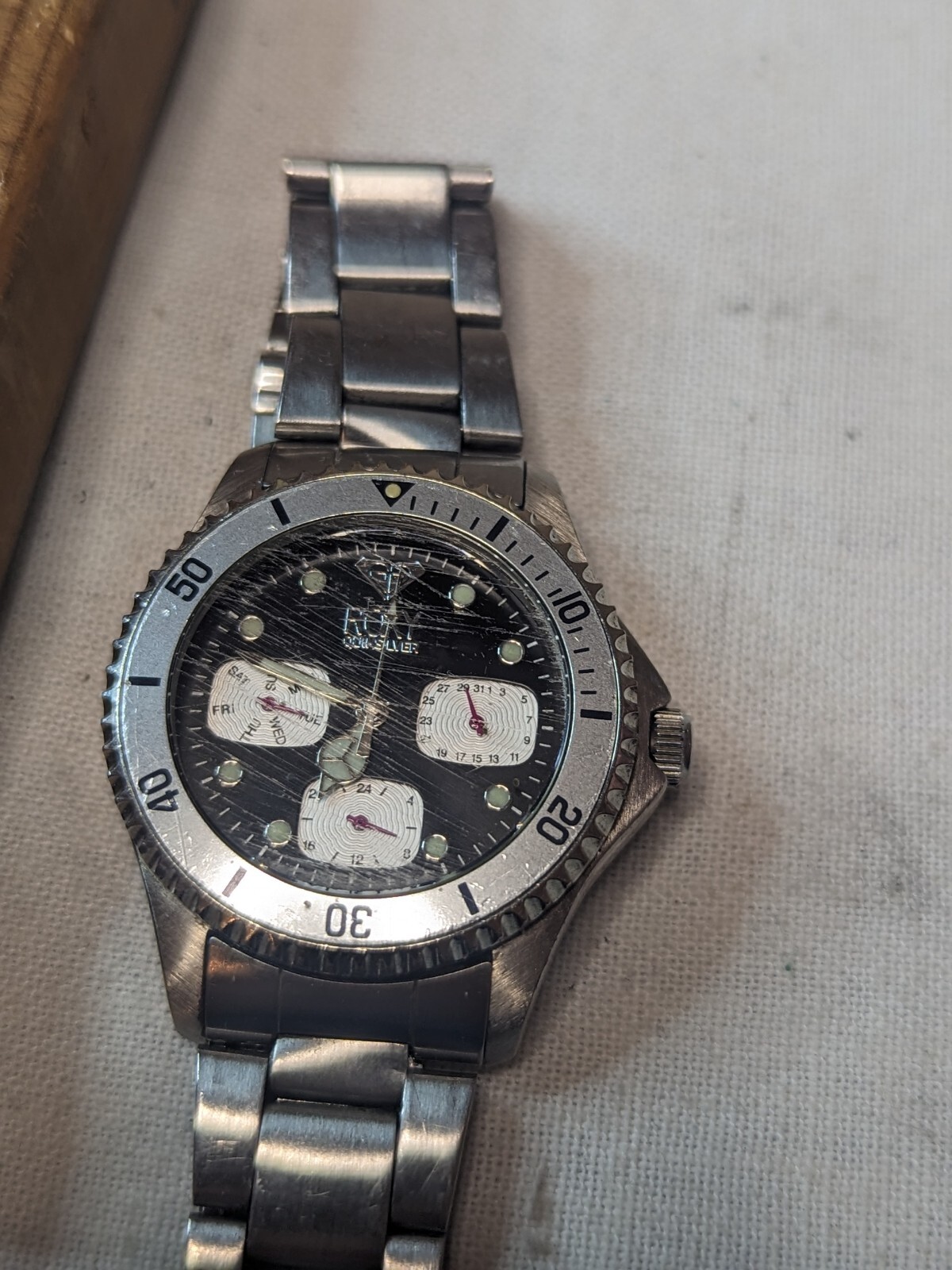 Roxy Quiksilver RX 3000 Analog Quartz Black Women’s Watch – Some Scratches Runs