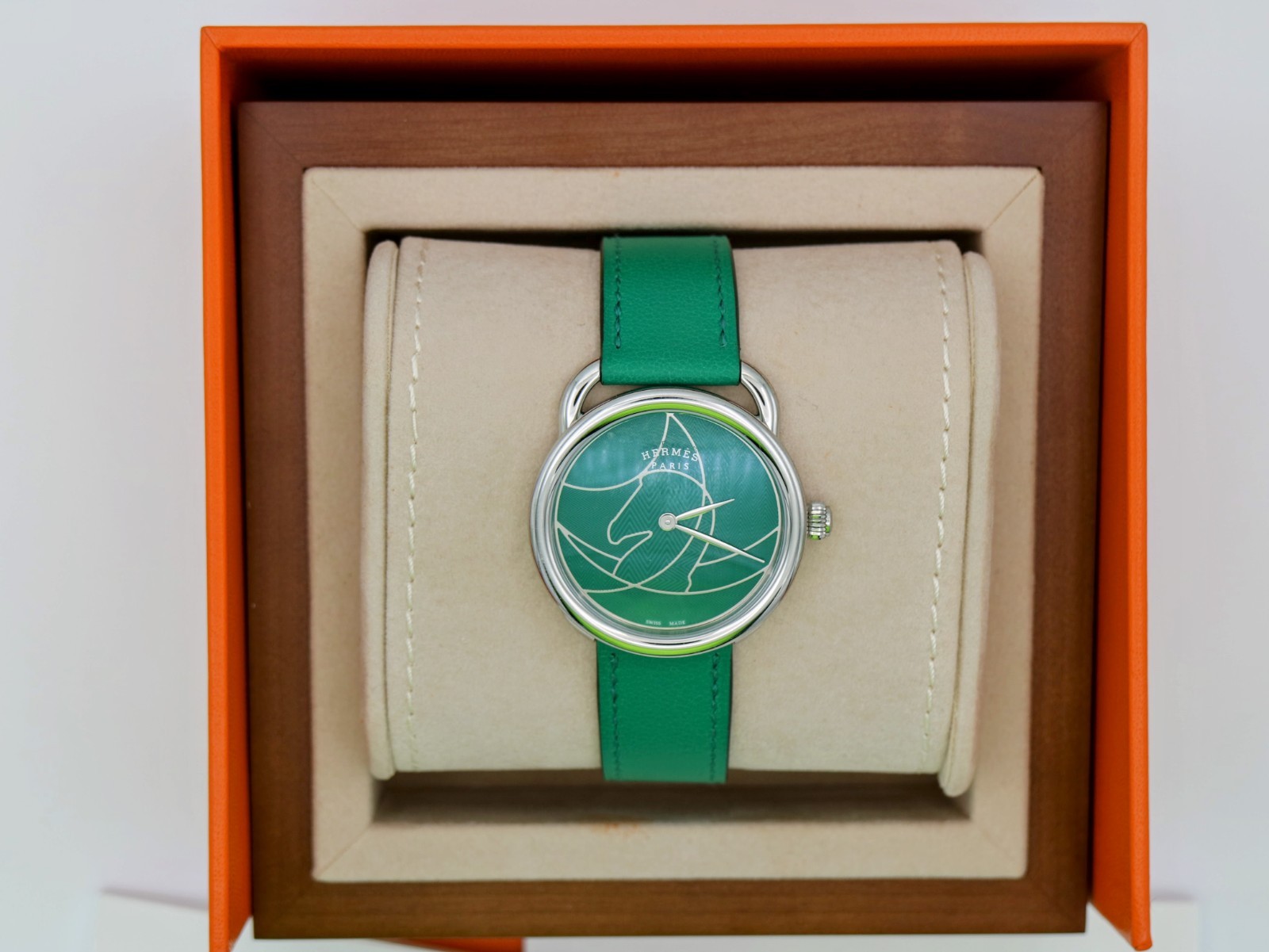 Hermès Arceau Casaque Guilloché Dial Quartz Watch NIB Box + Papers GREEN