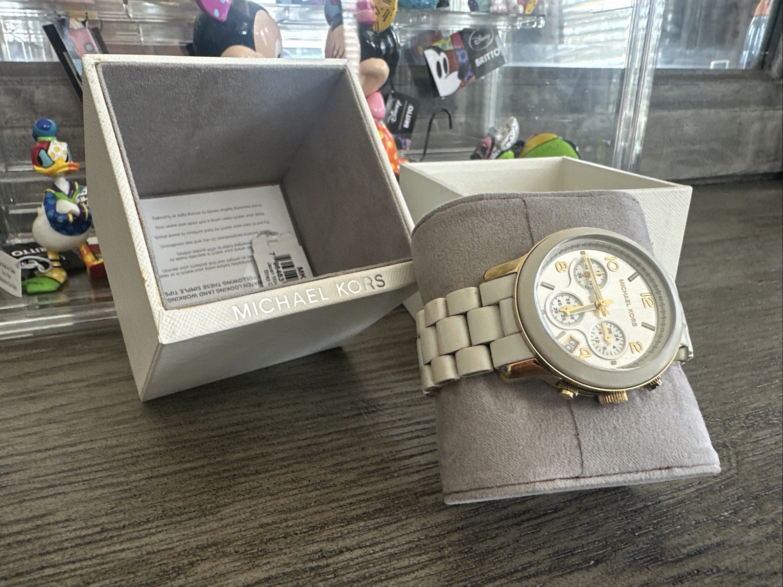 MICHAEL KORS Runway MK5145 Quartz Mineral Crystal Watch Chronograph 6″ wrist