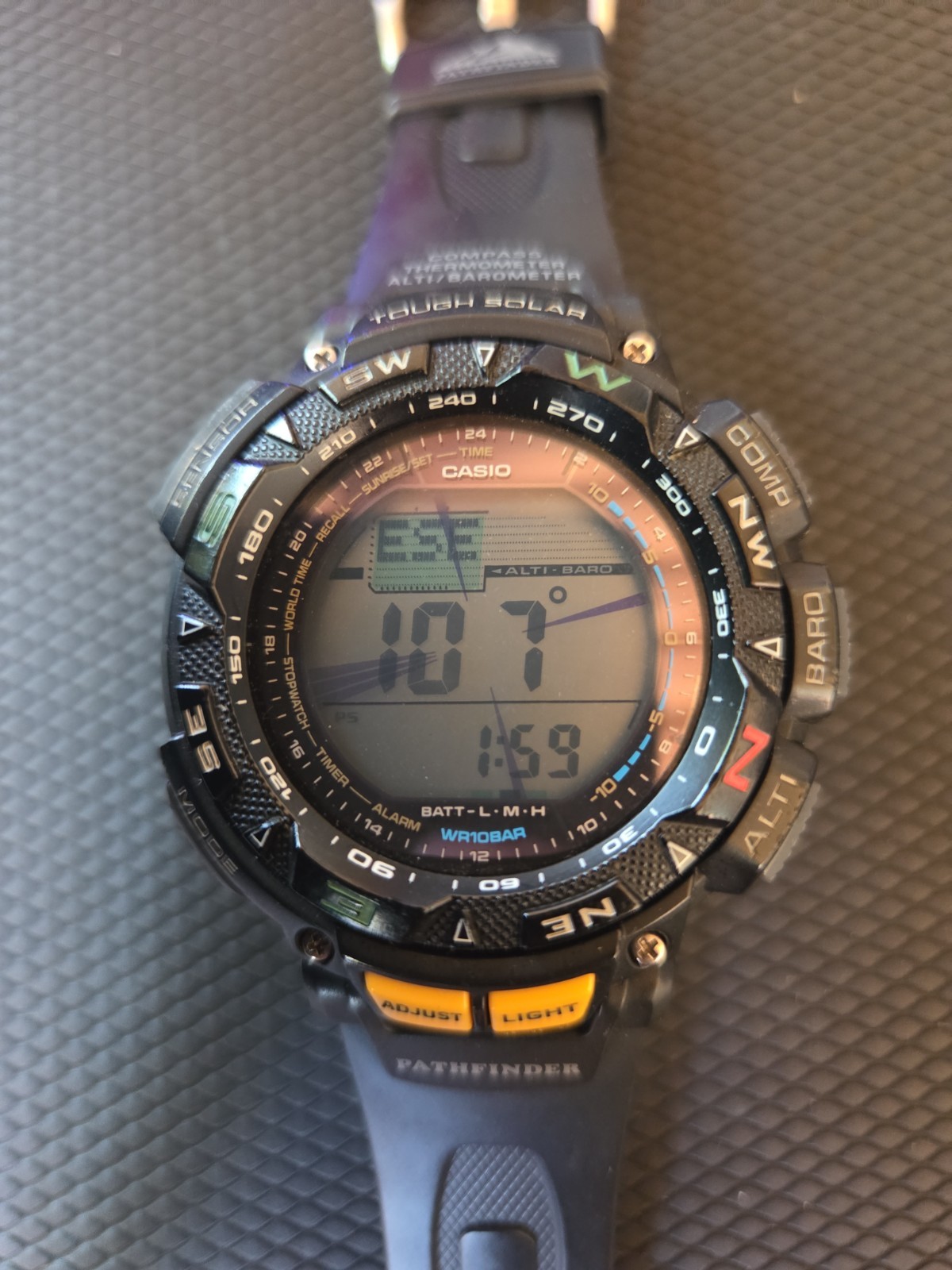Casio Pathfinder 3246 PAG-240 Mens Watch Tough Solar Altimeter Compass Japan