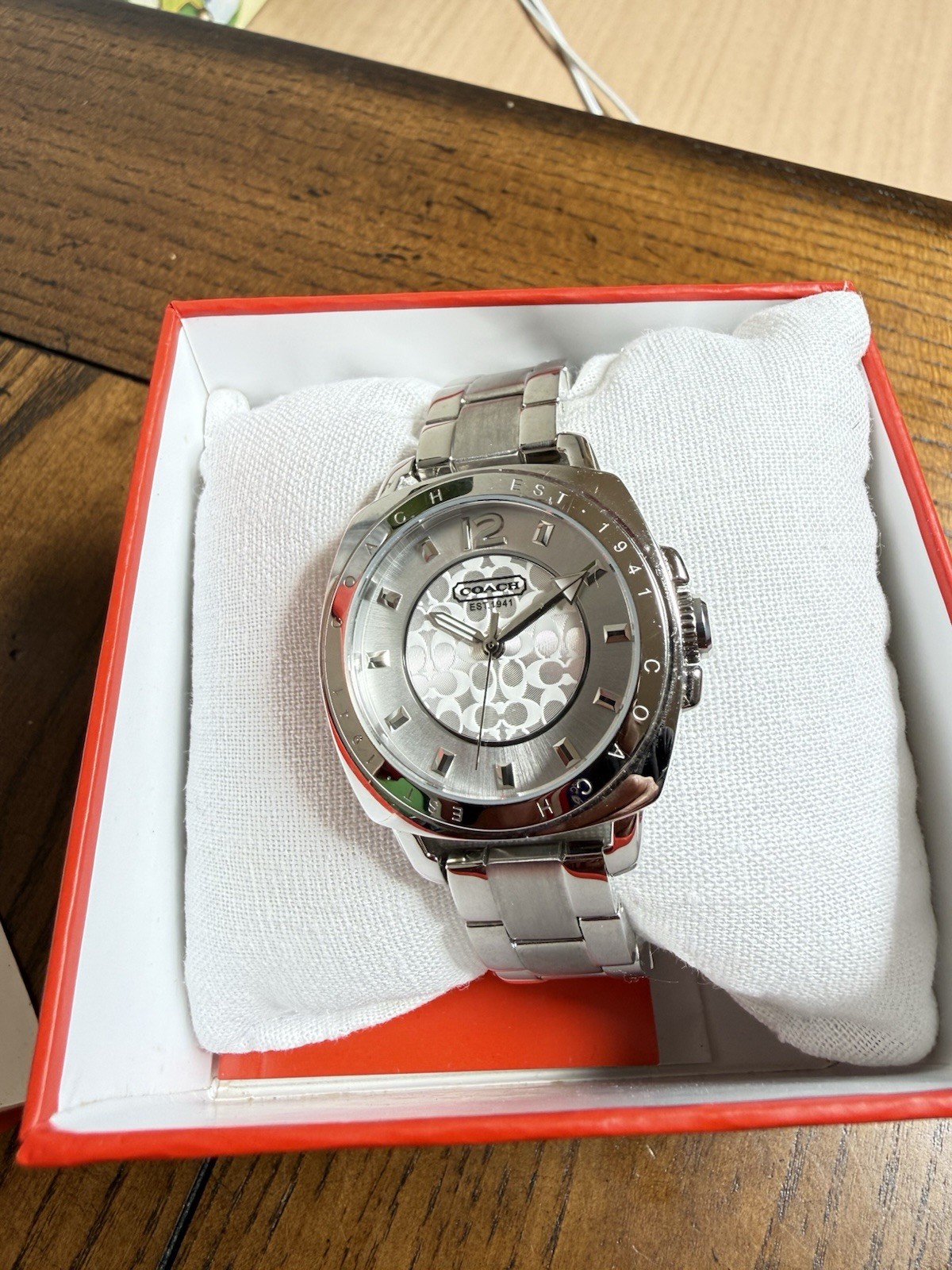 Coach Quartz Silver Dial Stainless Steel Bracelet Watch 30m 40-43.9mm Box