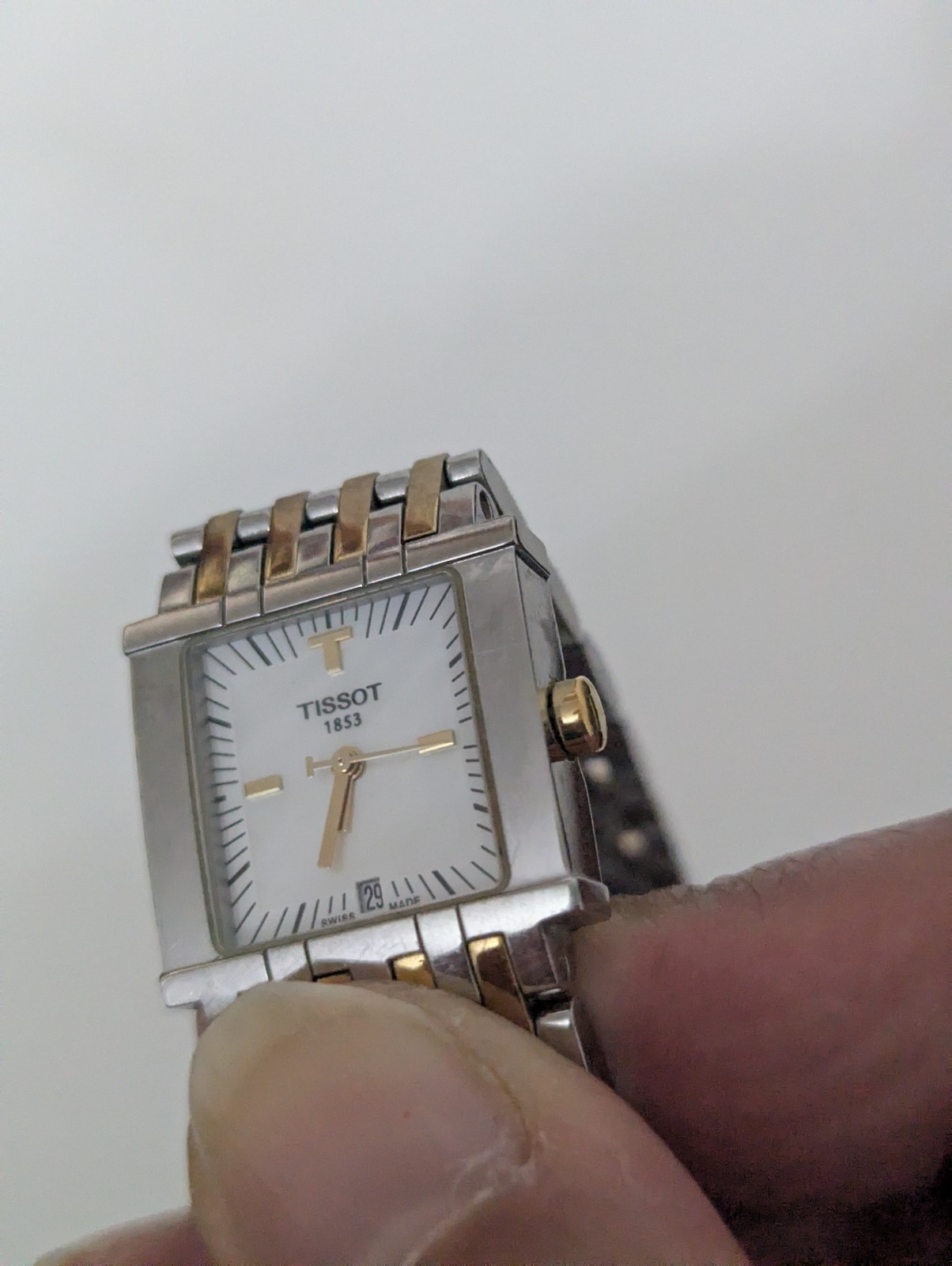 Vintage Tissot 1853 L910 Swiss Women’s Minimalist Wristwatch Stainless Steel