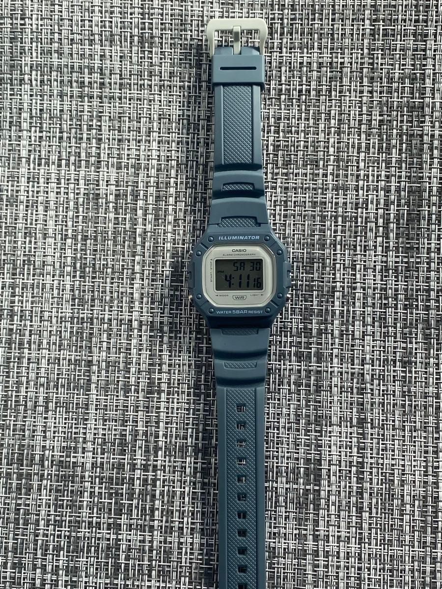 CASIO ILLUMINATOR digital wristwatch W 218H navy