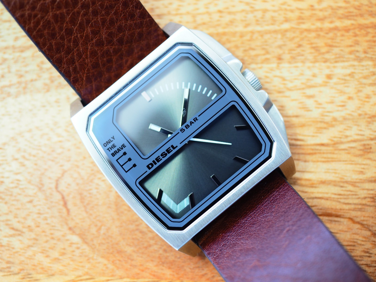 Diesel Watch SS & Leather DZ1409 Retro style Extremely Rare DZ-1409 NWOT