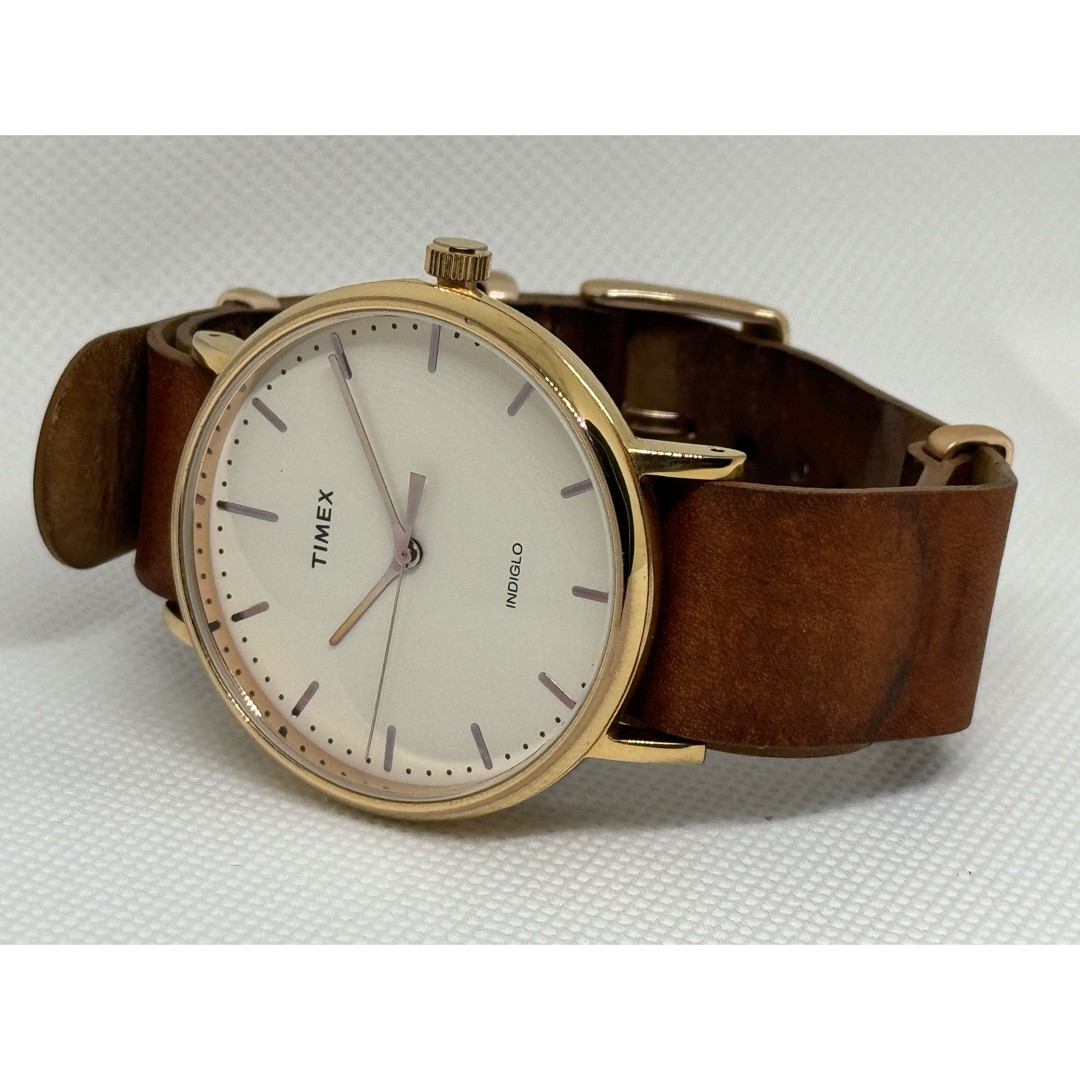 For both on and off TIMEX round gold for both genders