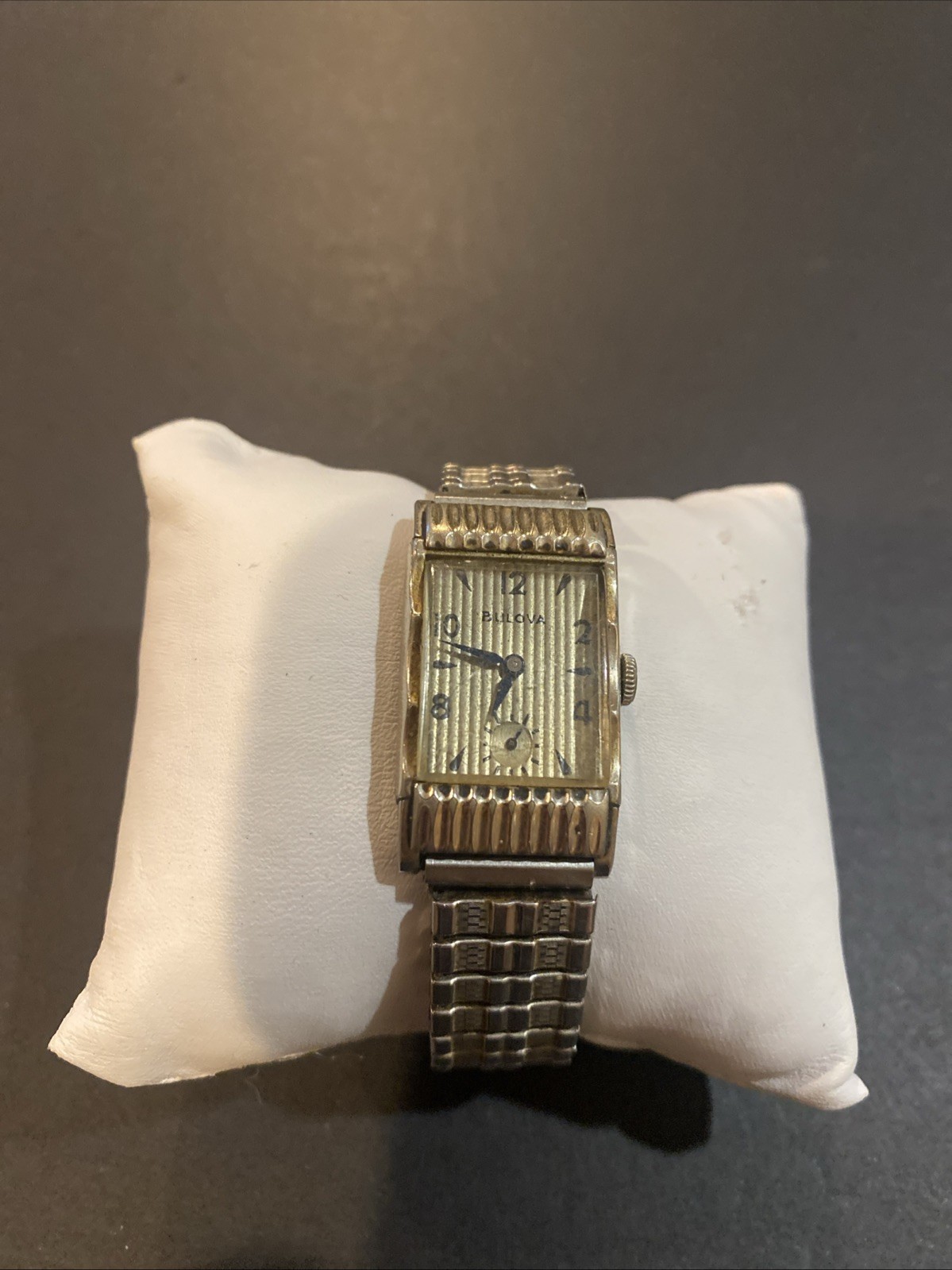 Vintage 10K gold Filled Men’s Bulova USA ‘Academy Award’ Winding Wrist Watch