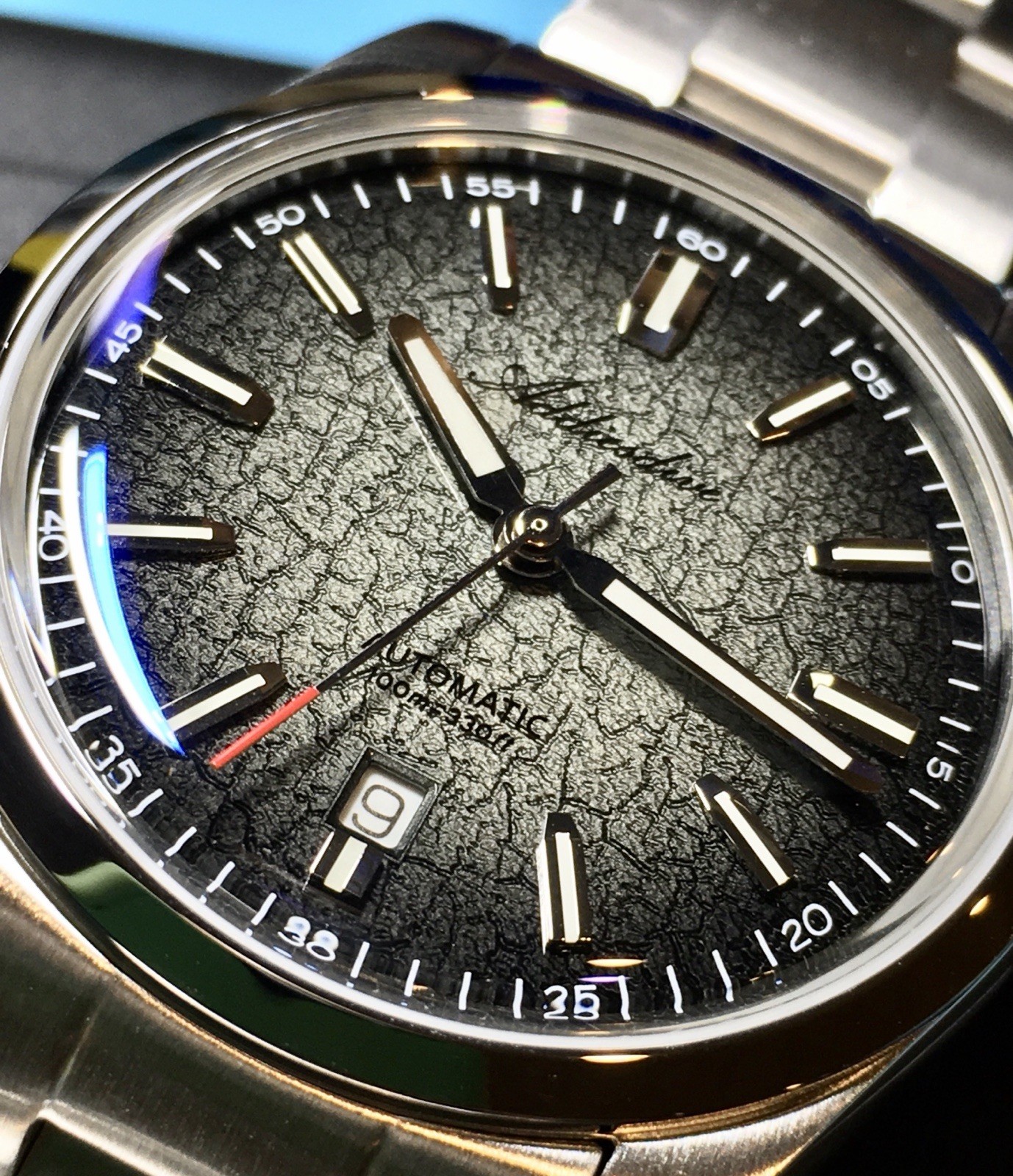 ADDIESDIVE GREY FUME CRACKED ENAMEL DIAL WATCH 39MM SPORT SWISS BGW9 K1 CRYSTAL