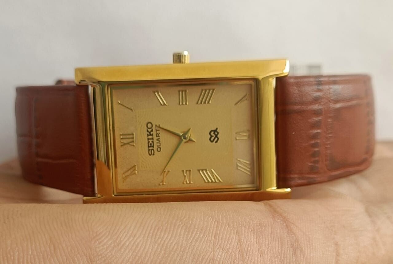 Vintage Seiko Slim Quartz Gold Face Rectangle Japanese 26MM Case Mens Watch A07