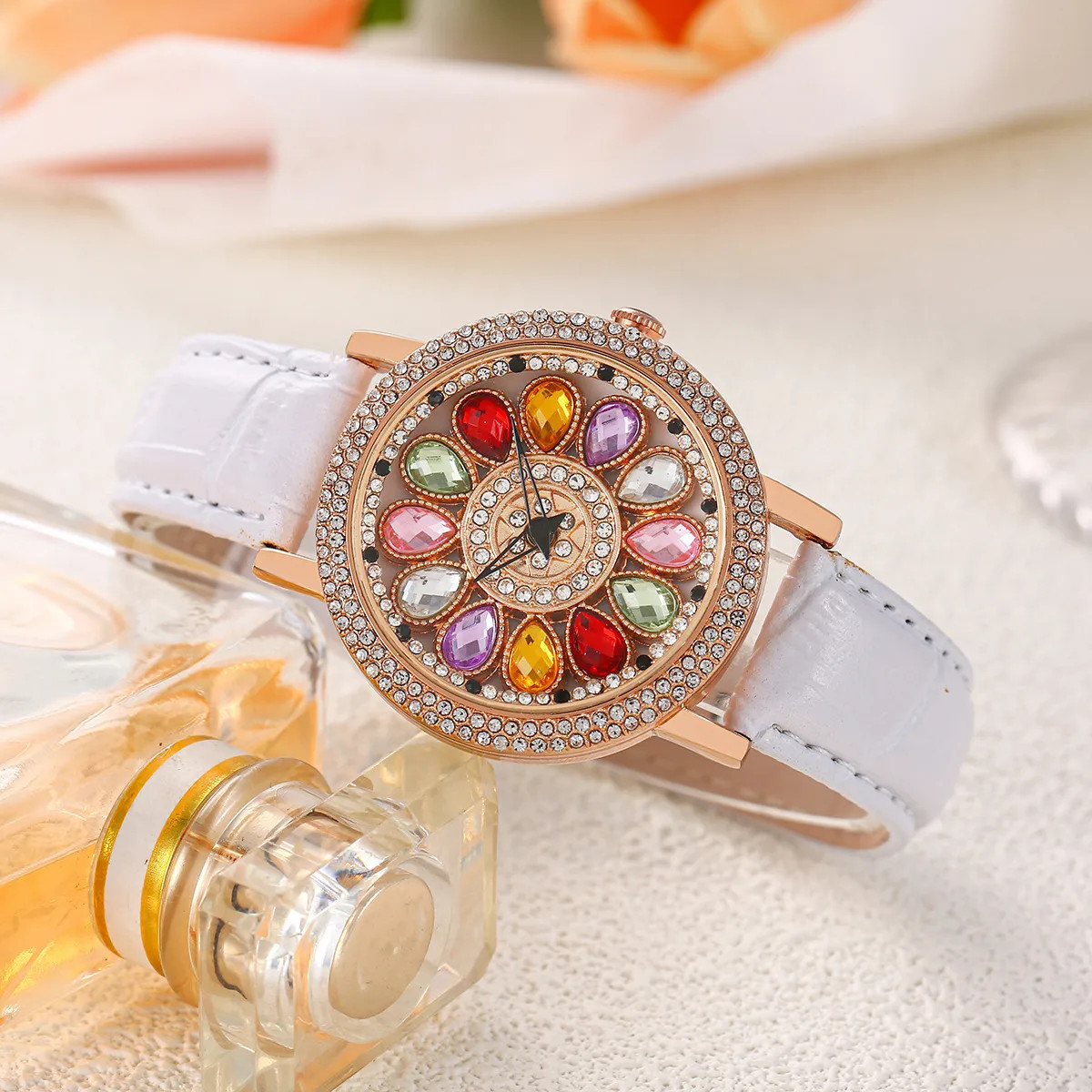 Fashionable Rotating Universal Ladies Watch Luxury Diamond Embedded PU Belt Quar