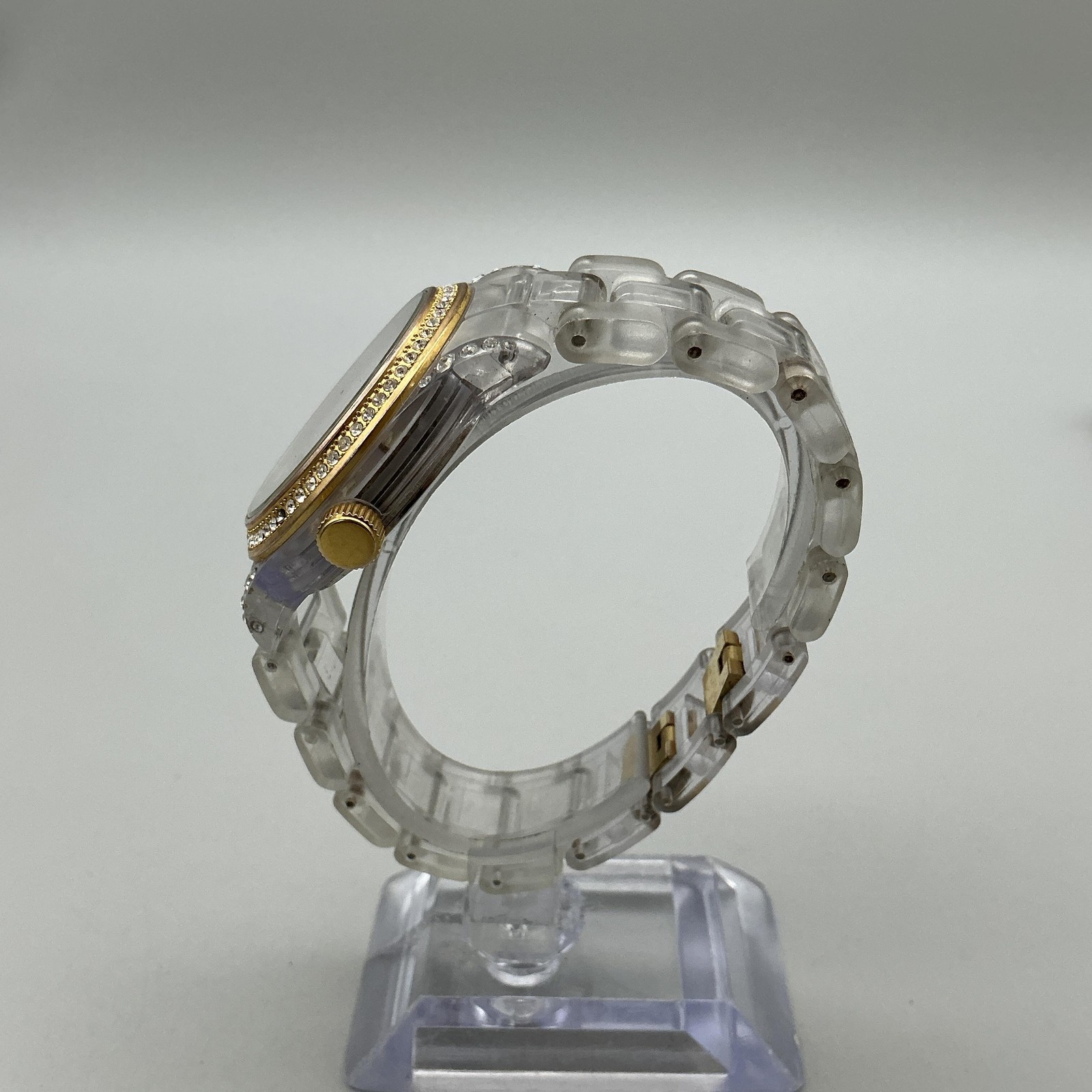 Joan Rivers Classics Womens Watch 36mm Gold Tone Crystals New Battery 7.75″
