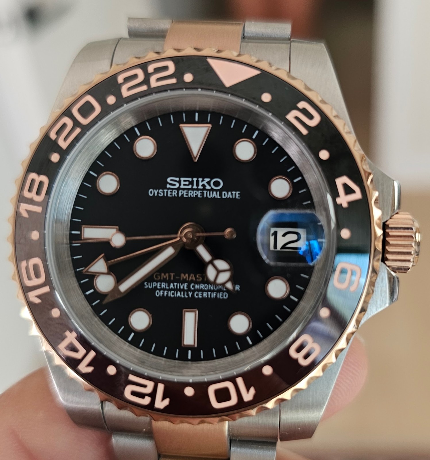 NH34A 20ATM Waterproof Two Tone Rose Gold GMT Watch Bracket Sapphire Magnifier