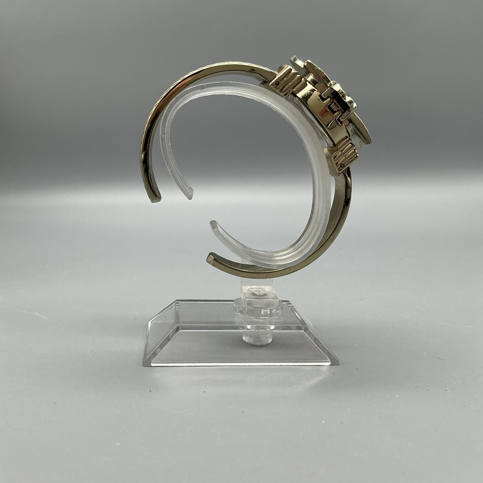 Poinsettia Bangle Watch Women 19mm White Dial Gold Tone Hidden Dial New Battery