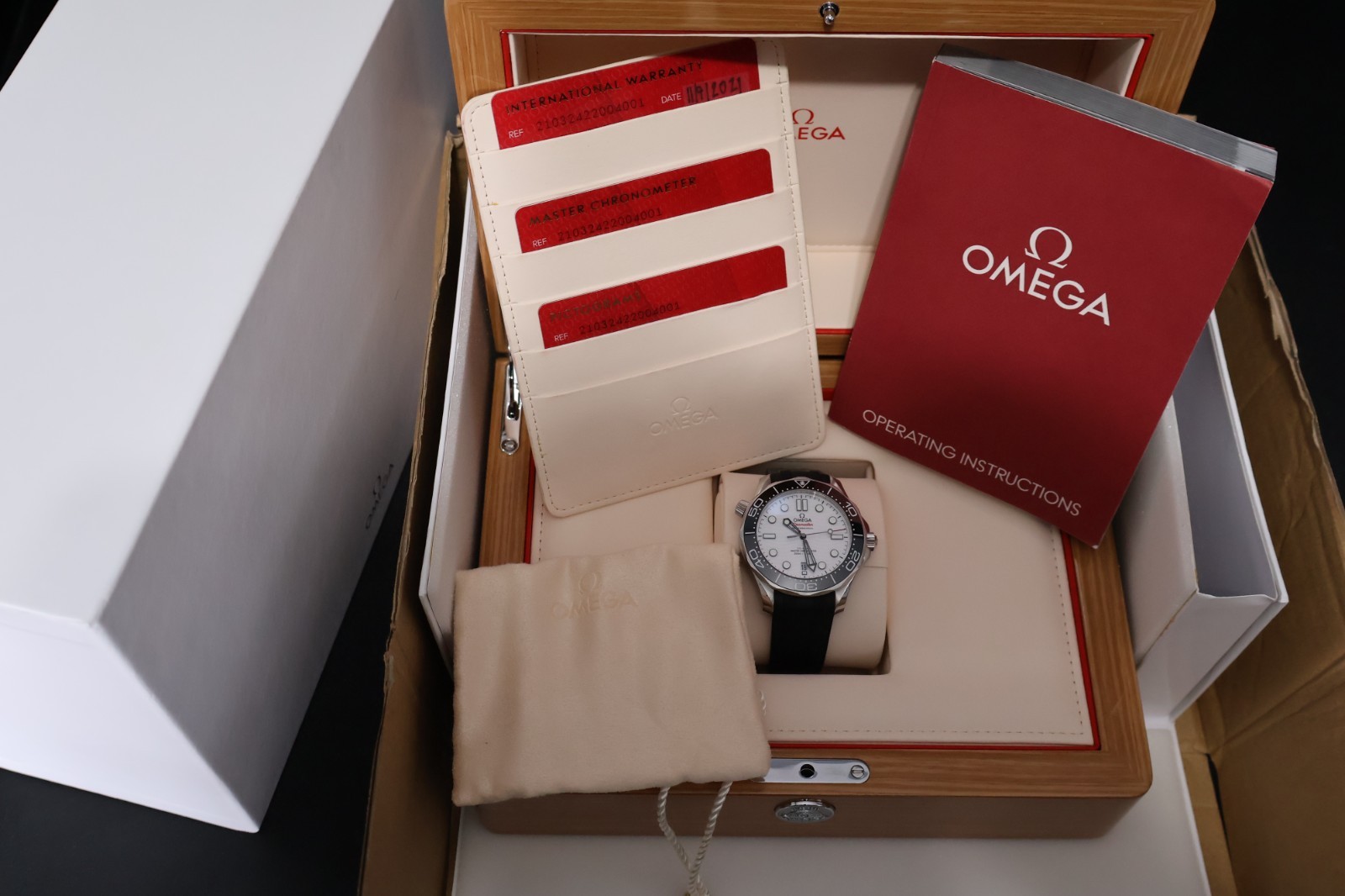 Omega Seamaster Diver 300m 42mm White Dial 210.32.42.20.04.001 Full Set
