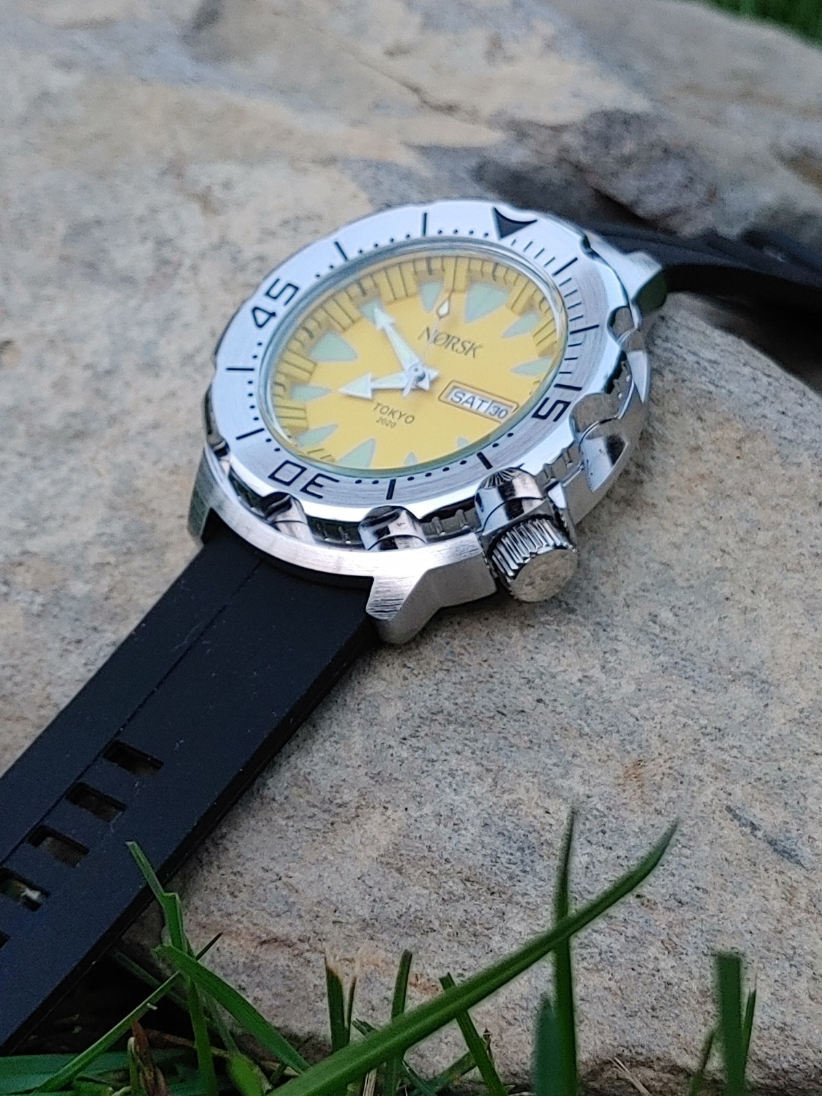 Sea Monster Diver Watch, 2020 Olympics Norsk, Citizen Movement – Yellow Dial