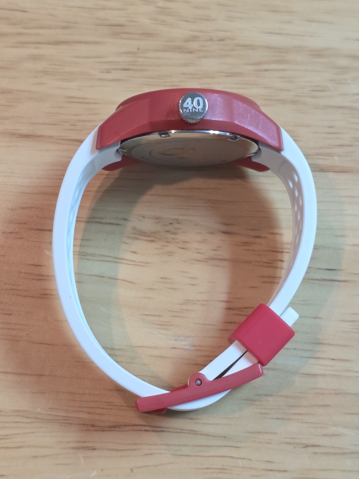 40Nine “Spartan” UNISEX Quartz Watch with Date White/Red Small Band * WORKING *