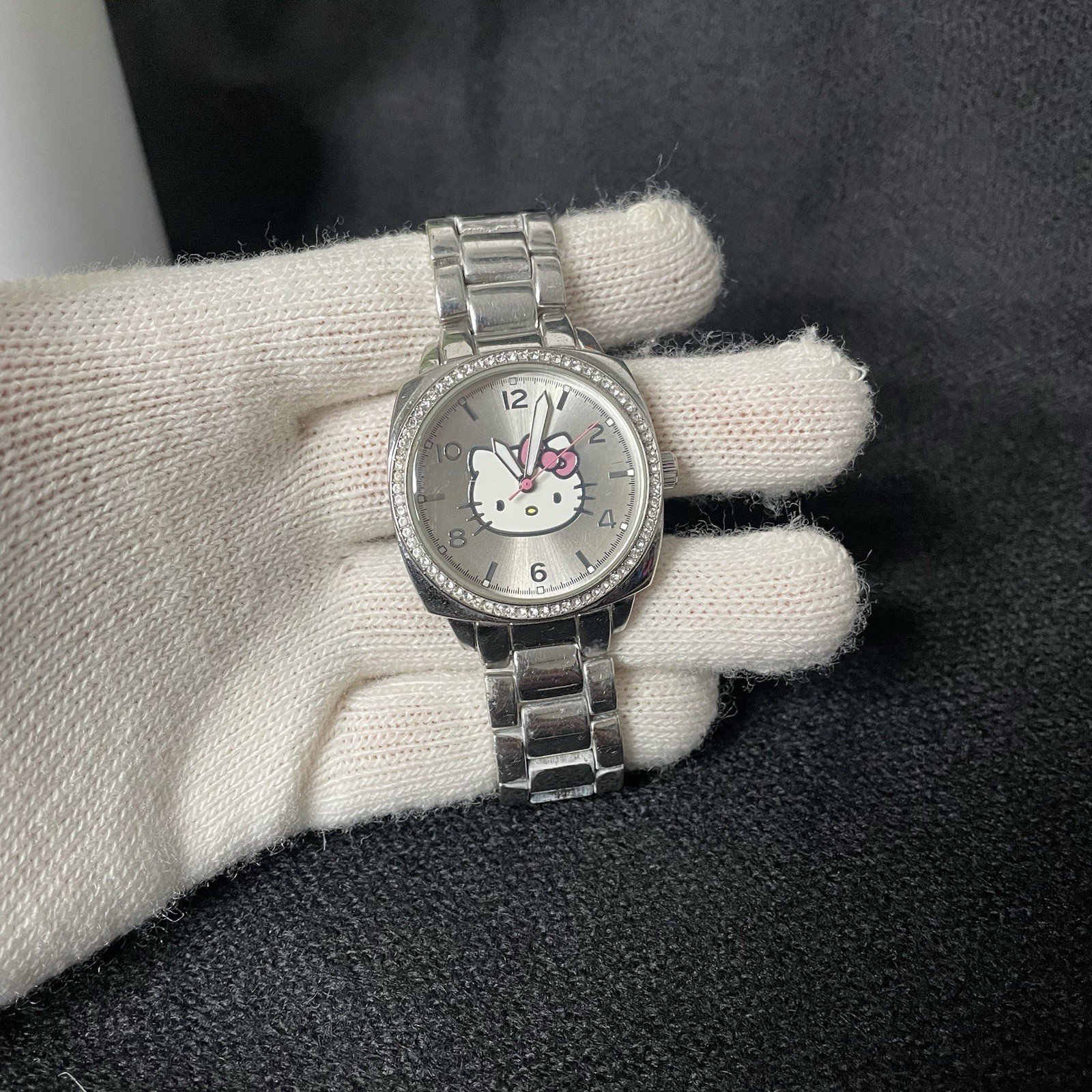 Sanrio Hello Kitty Stainless Steel Quartz Shiny Bezel Women’s Watch WORKING