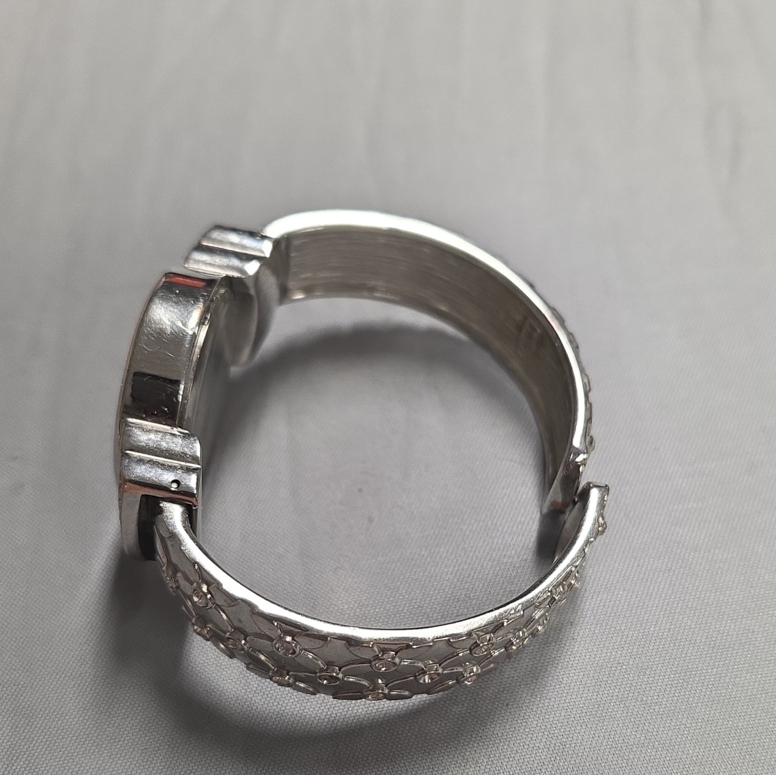 Women’s Quartz Analog Wristwatch Silver-Tone SS Bangle White Dial Arabic