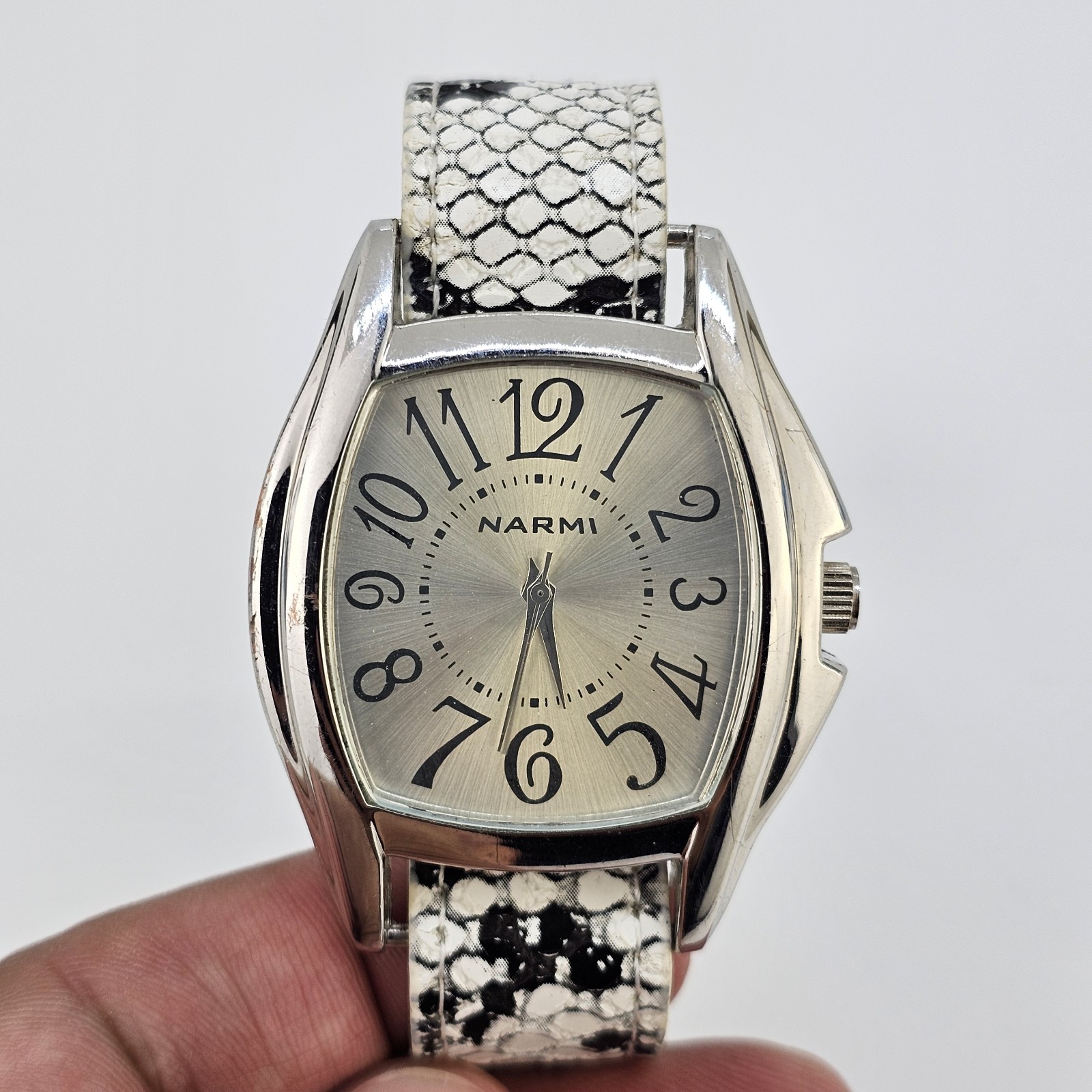 Narmi Women Watch 40MM Black White Faux Leather Band Up to 5.5″ New Battery