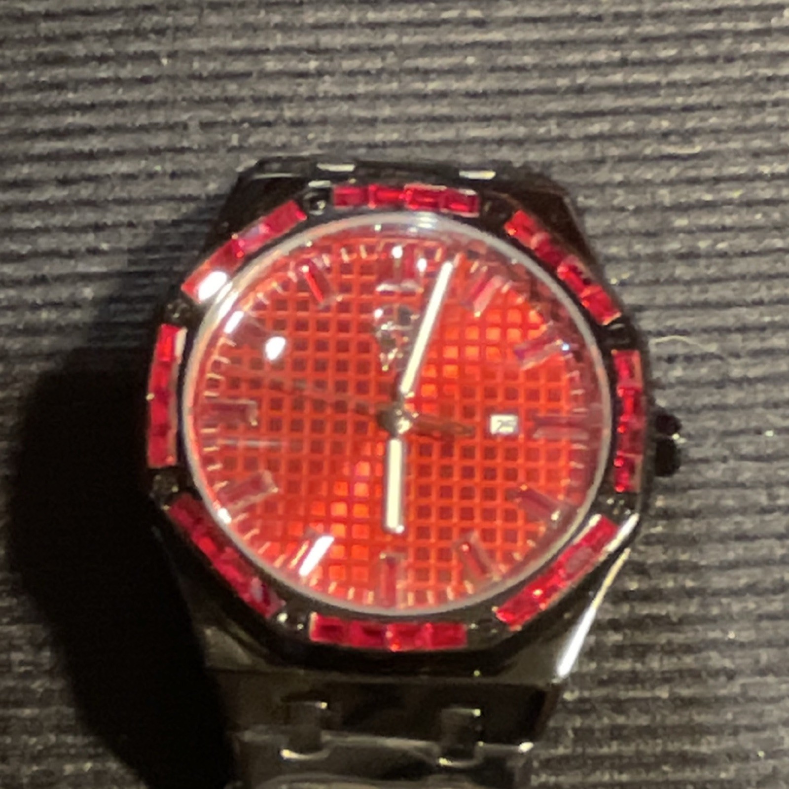 Red Geometric Dial Analog Wristwatch Date Black Case Silver Metal Bracelet