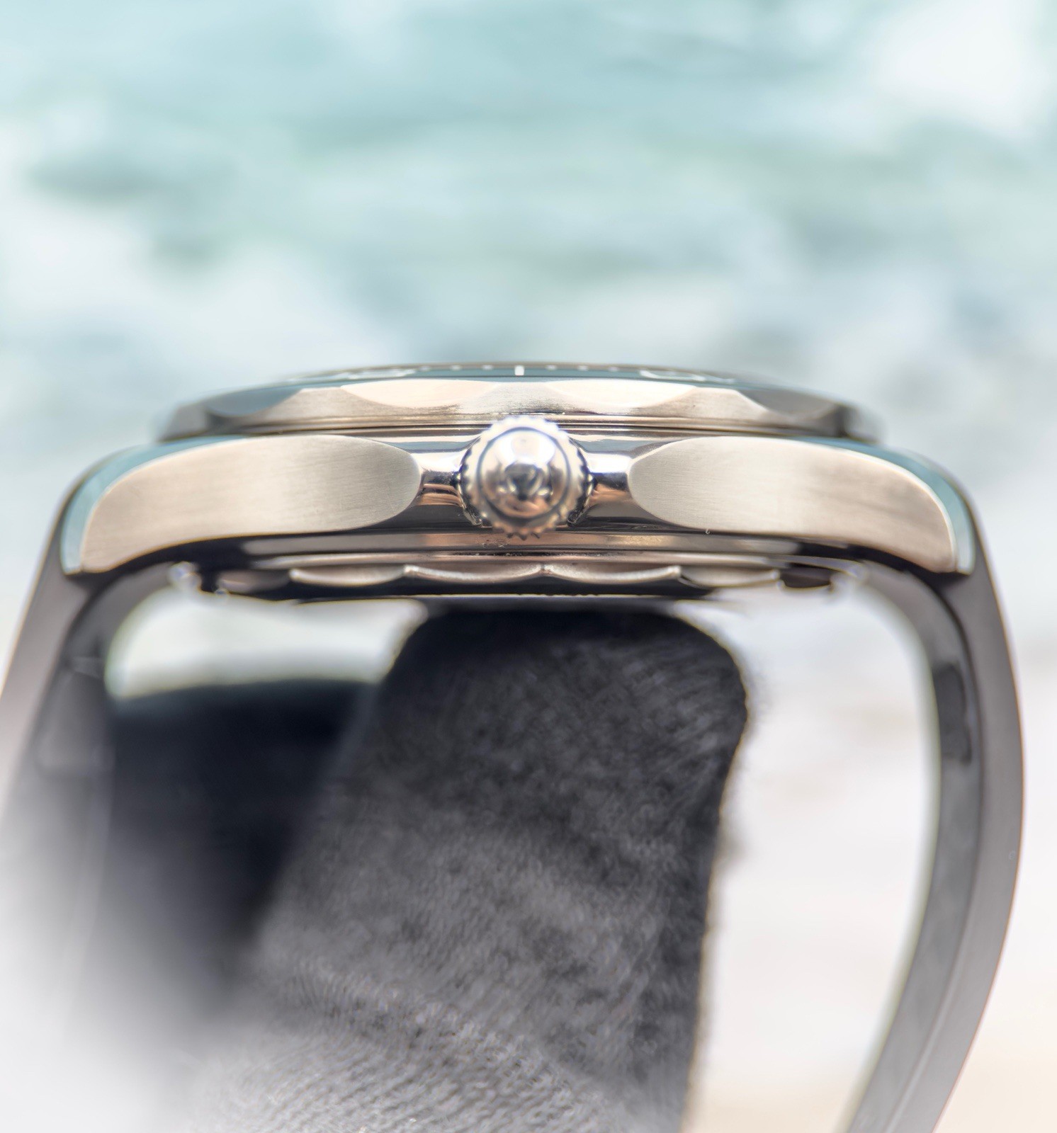 OMEGA Seamaster Diver 300M 210.32.42.20.04.001 – White Wave – Box & Papers