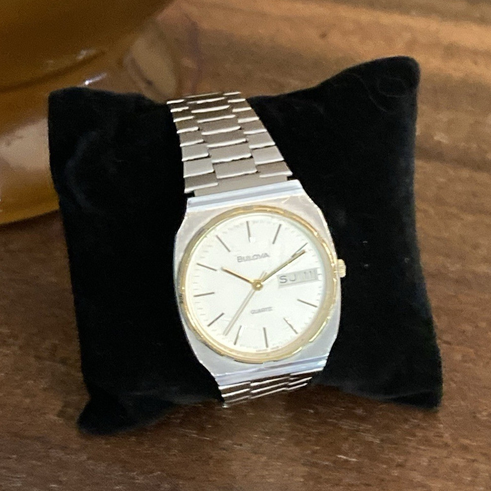 Title: Vintage Bulova Two-Tone Quartz Watch with Date – Swiss Made – New Battery